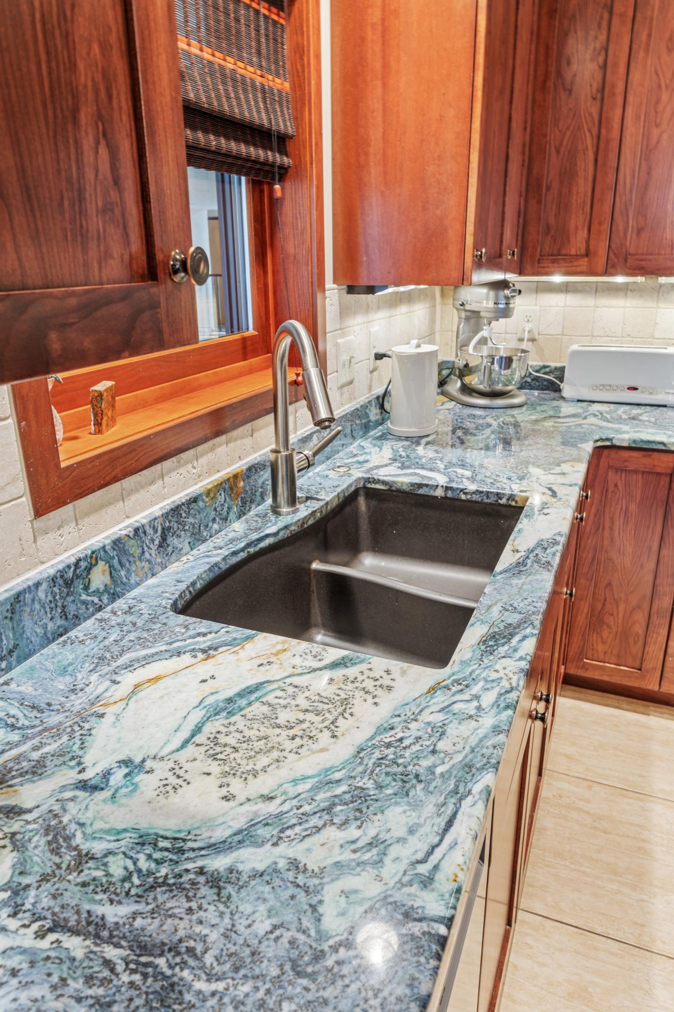 2007 condo for sale at 300 Broadway N, Unit 204 in Fargo, ND — 2 bed, 2 bath (photo 19 of 49)