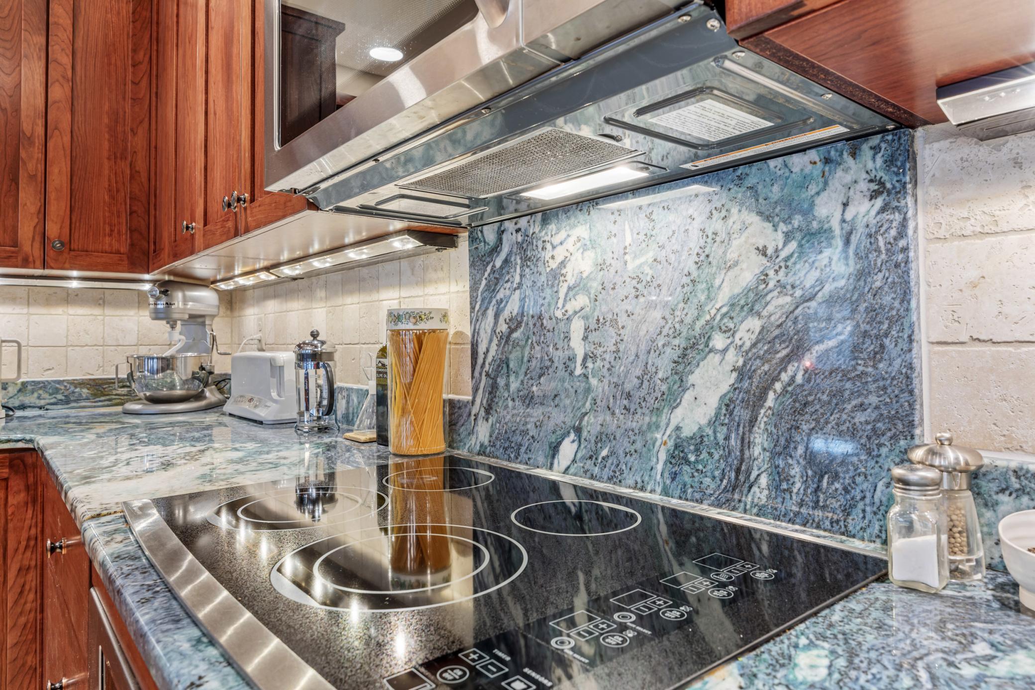 2007 condo for sale at 300 Broadway N, Unit 204 in Fargo, ND — 2 bed, 2 bath (photo 20 of 49)