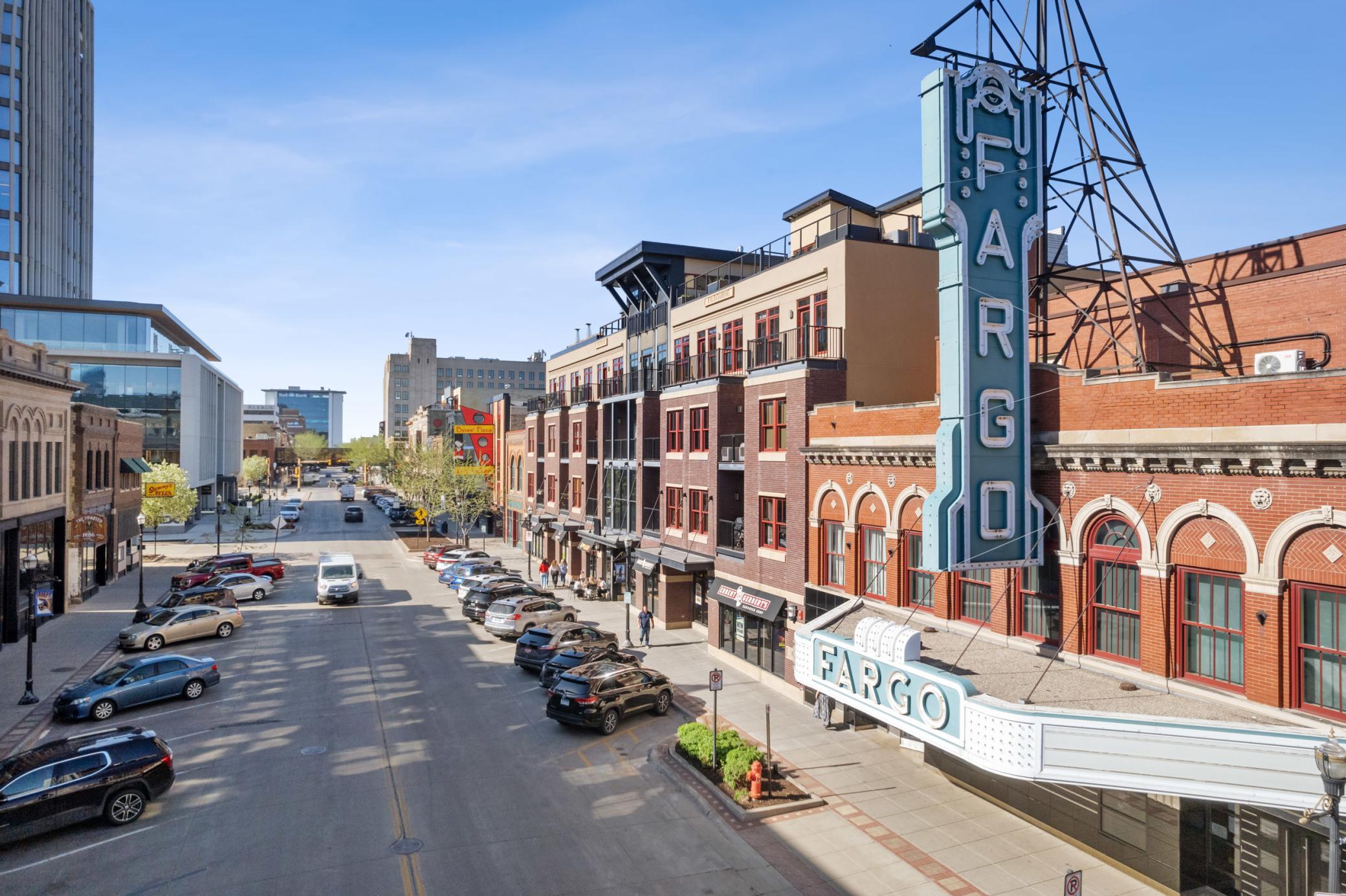 2007 condo for sale at 300 Broadway N, Unit 204 in Fargo, ND — 2 bed, 2 bath (photo 3 of 49)