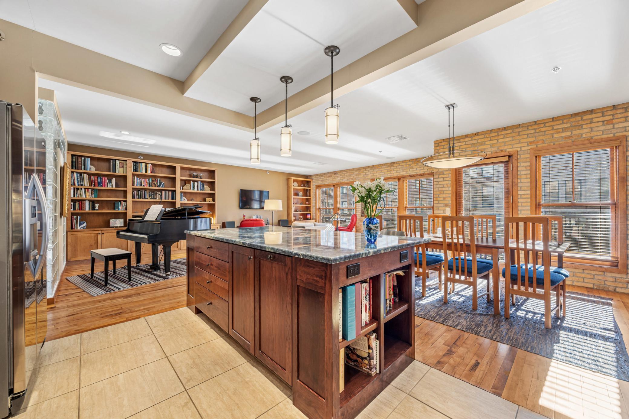 2007 condo for sale at 300 Broadway N, Unit 204 in Fargo, ND — 2 bed, 2 bath (photo 22 of 49)