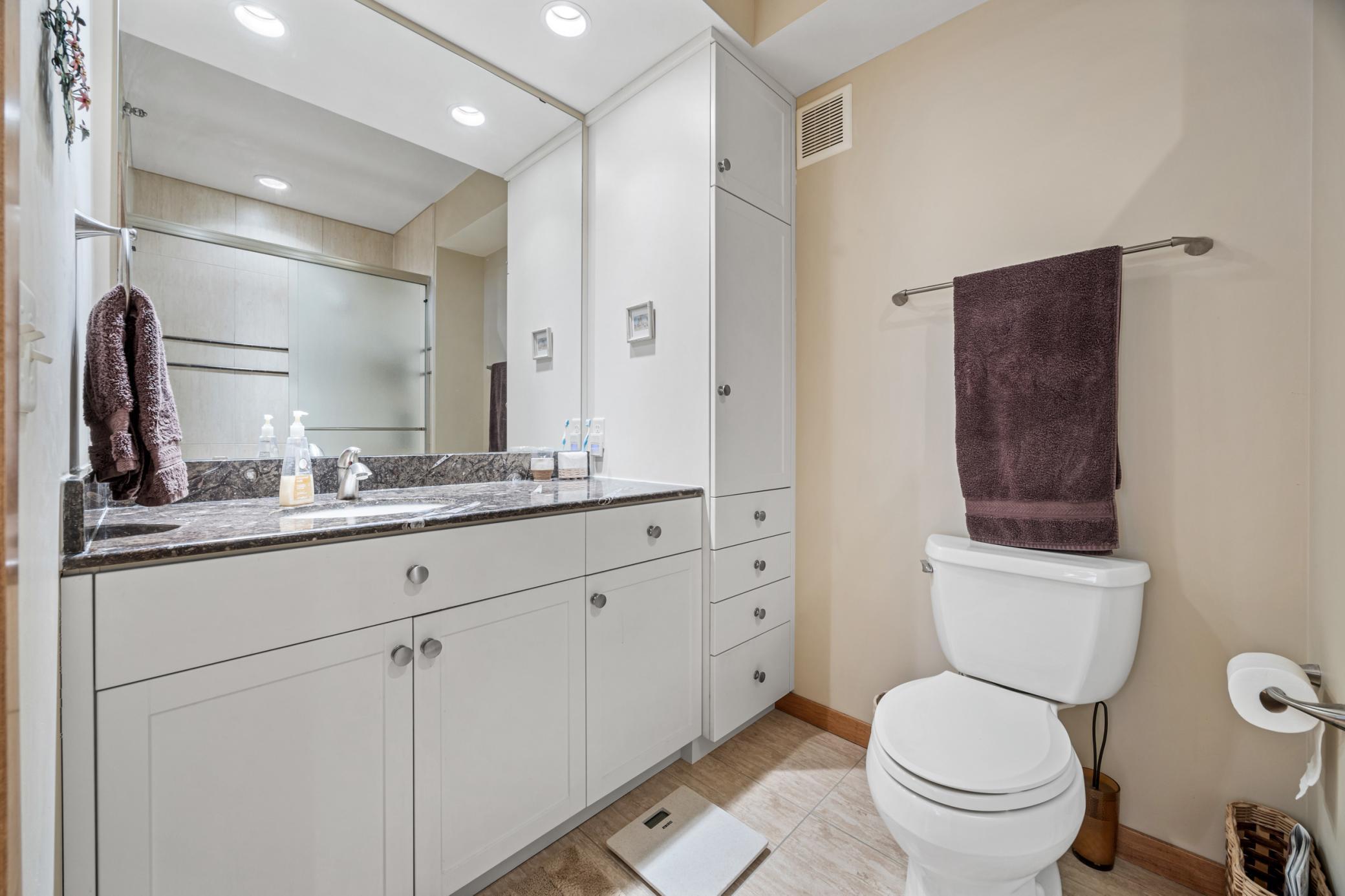 2007 condo for sale at 300 Broadway N, Unit 204 in Fargo, ND — 2 bed, 2 bath (photo 28 of 49)