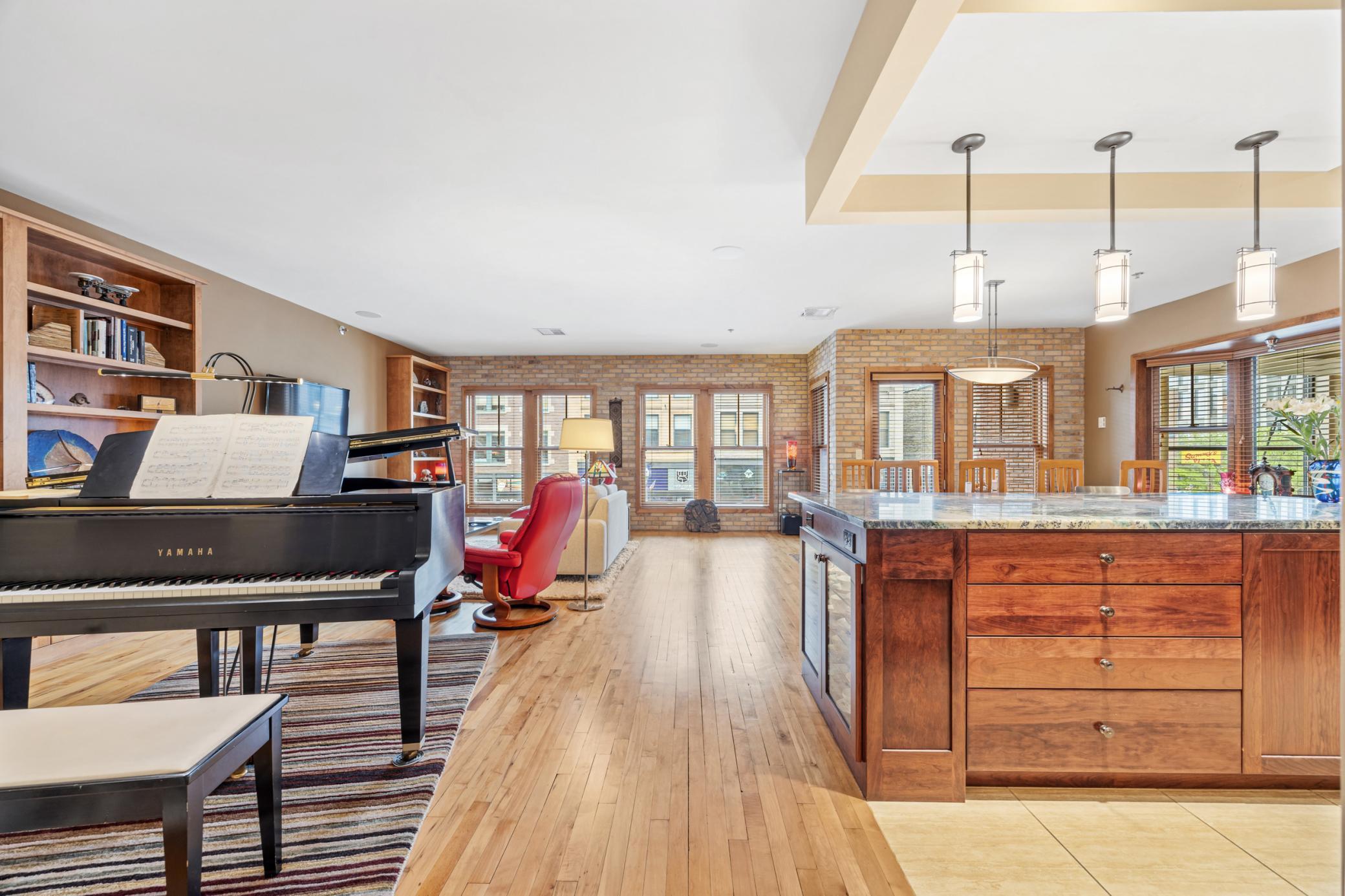 2007 condo for sale at 300 Broadway N, Unit 204 in Fargo, ND — 2 bed, 2 bath (photo 7 of 49)