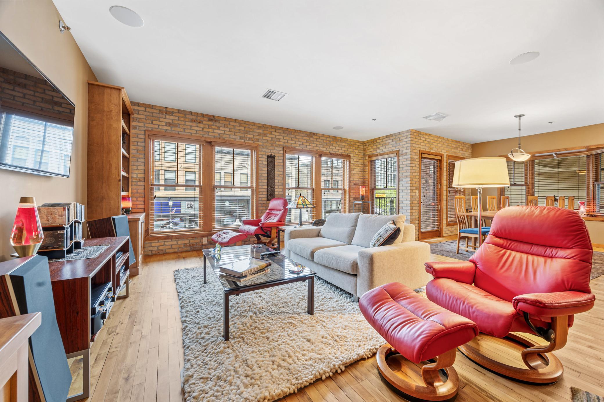 2007 condo for sale at 300 Broadway N, Unit 204 in Fargo, ND — 2 bed, 2 bath (photo 8 of 49)