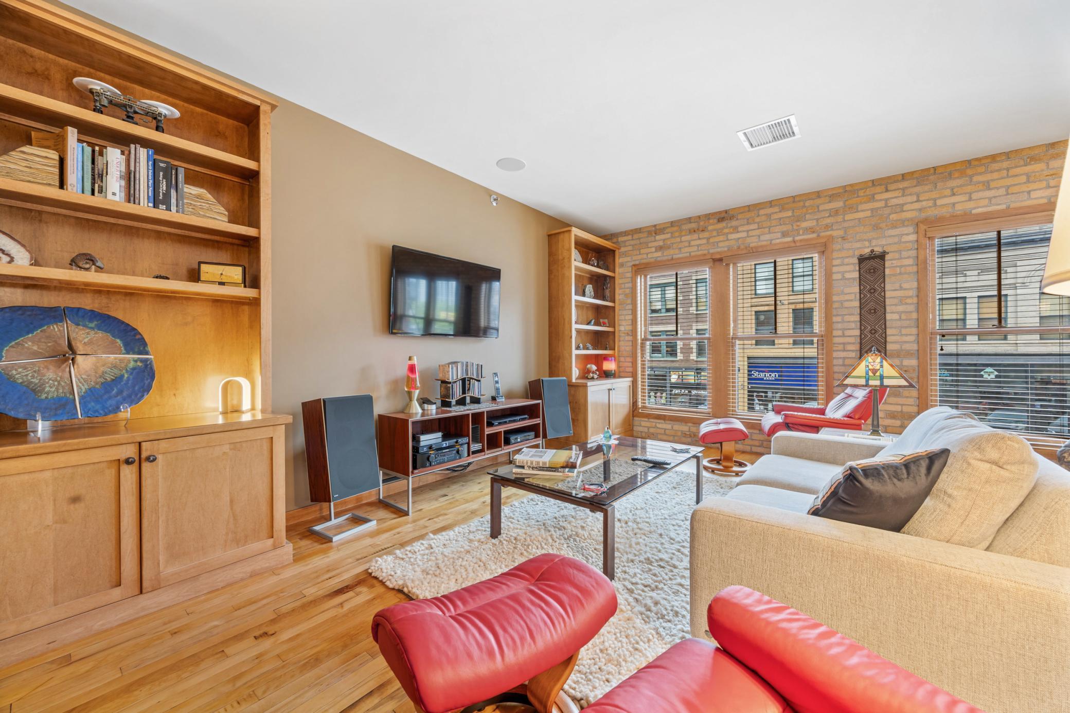 2007 condo for sale at 300 Broadway N, Unit 204 in Fargo, ND — 2 bed, 2 bath (photo 9 of 49)