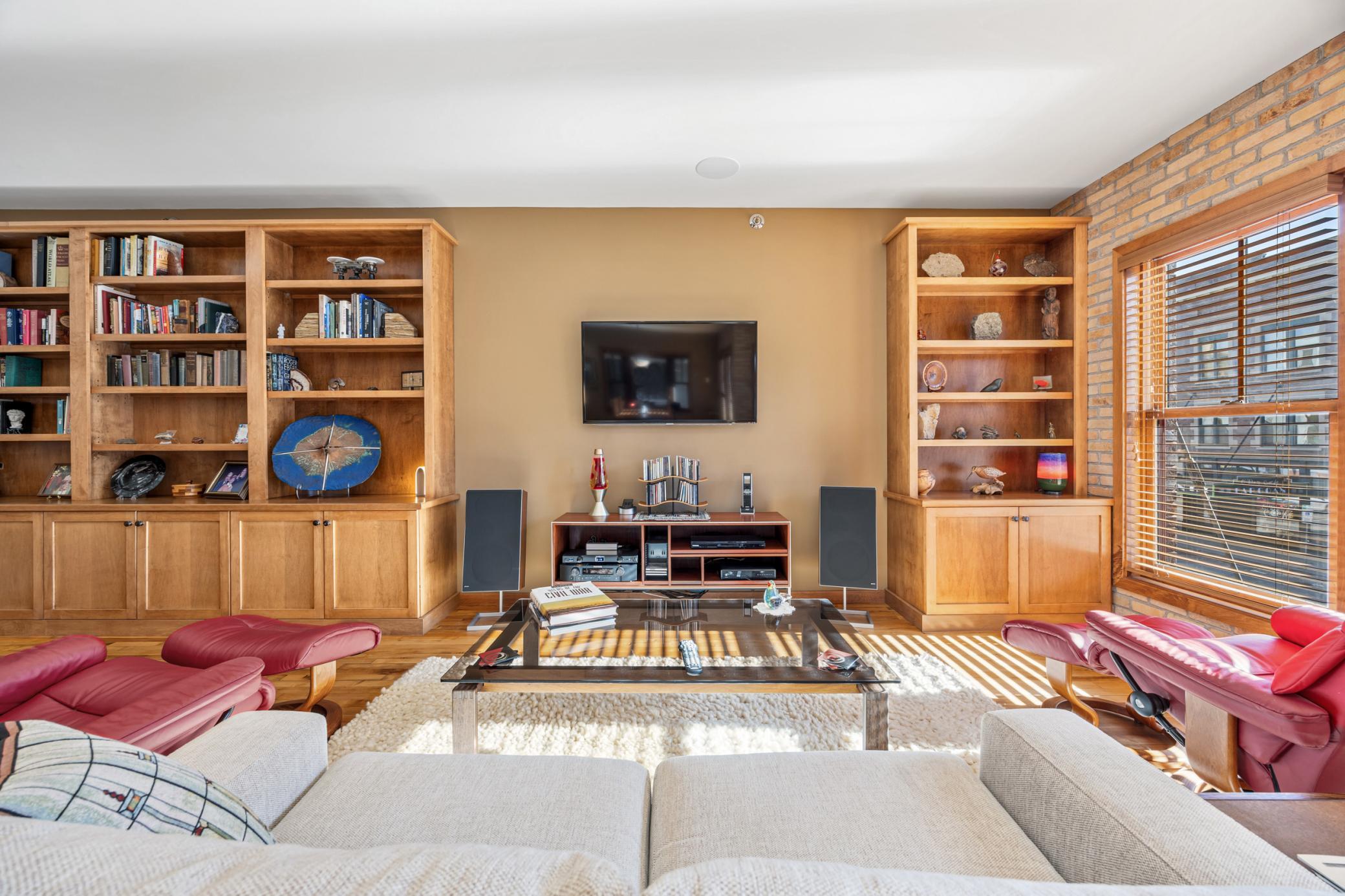 2007 condo for sale at 300 Broadway N, Unit 204 in Fargo, ND — 2 bed, 2 bath (photo 10 of 49)