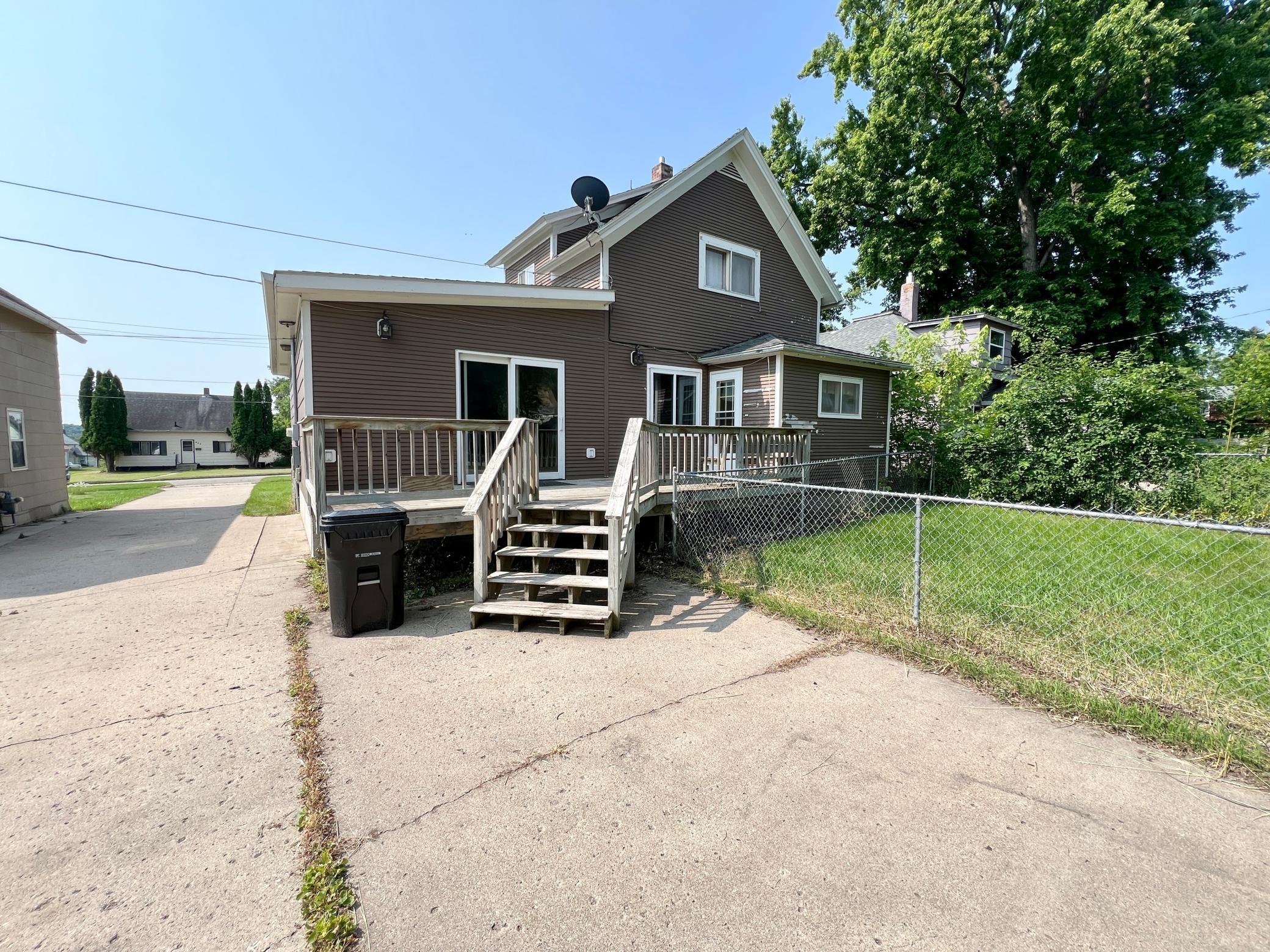 450 7th Street NW, Valley City ND 58072 - Photo 2 of 21