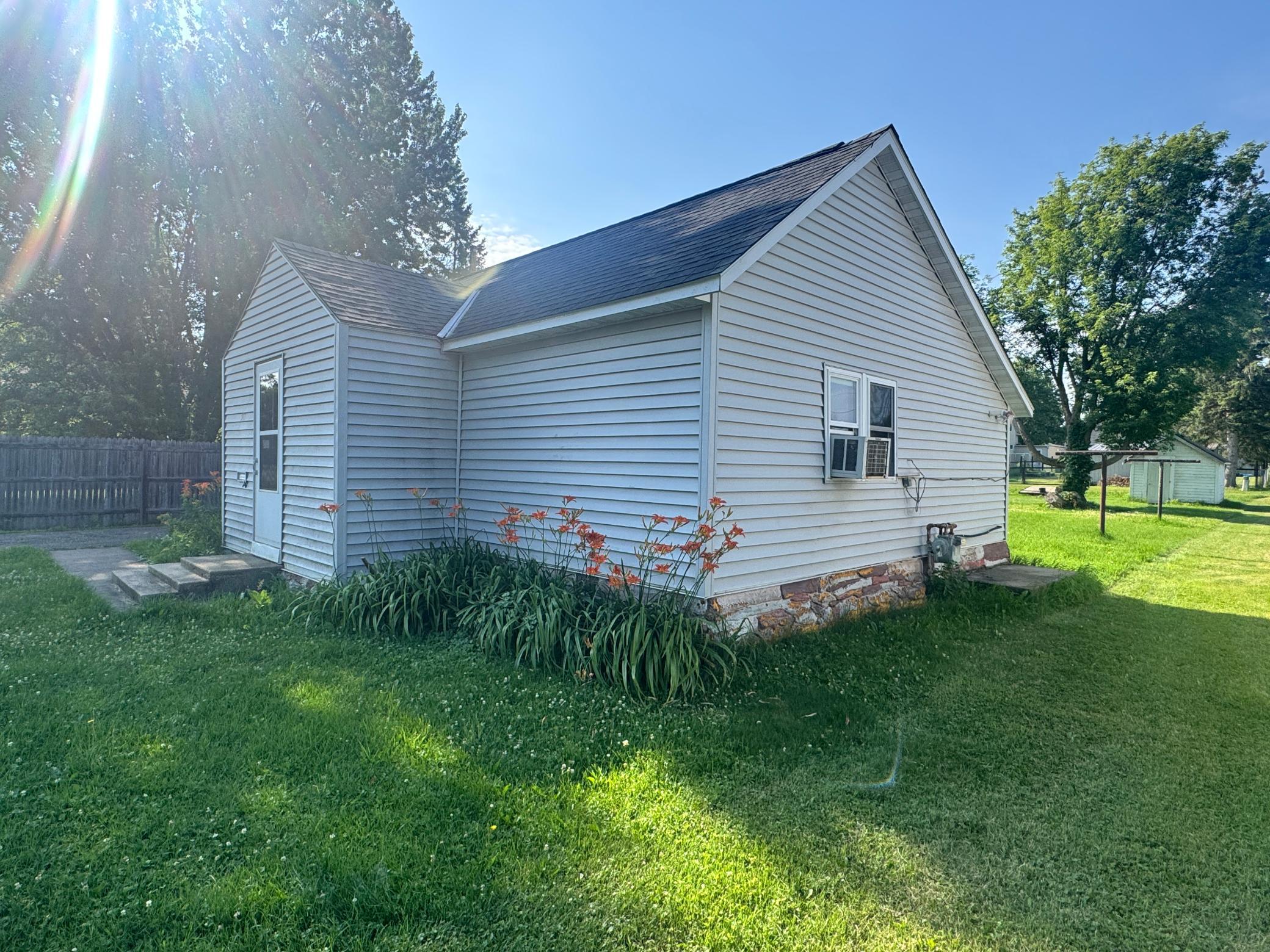 1969 single family home for sale at 511 5th Street NW in Aitkin, MN — 2 bed, 1 bath (photo 3 of 19)