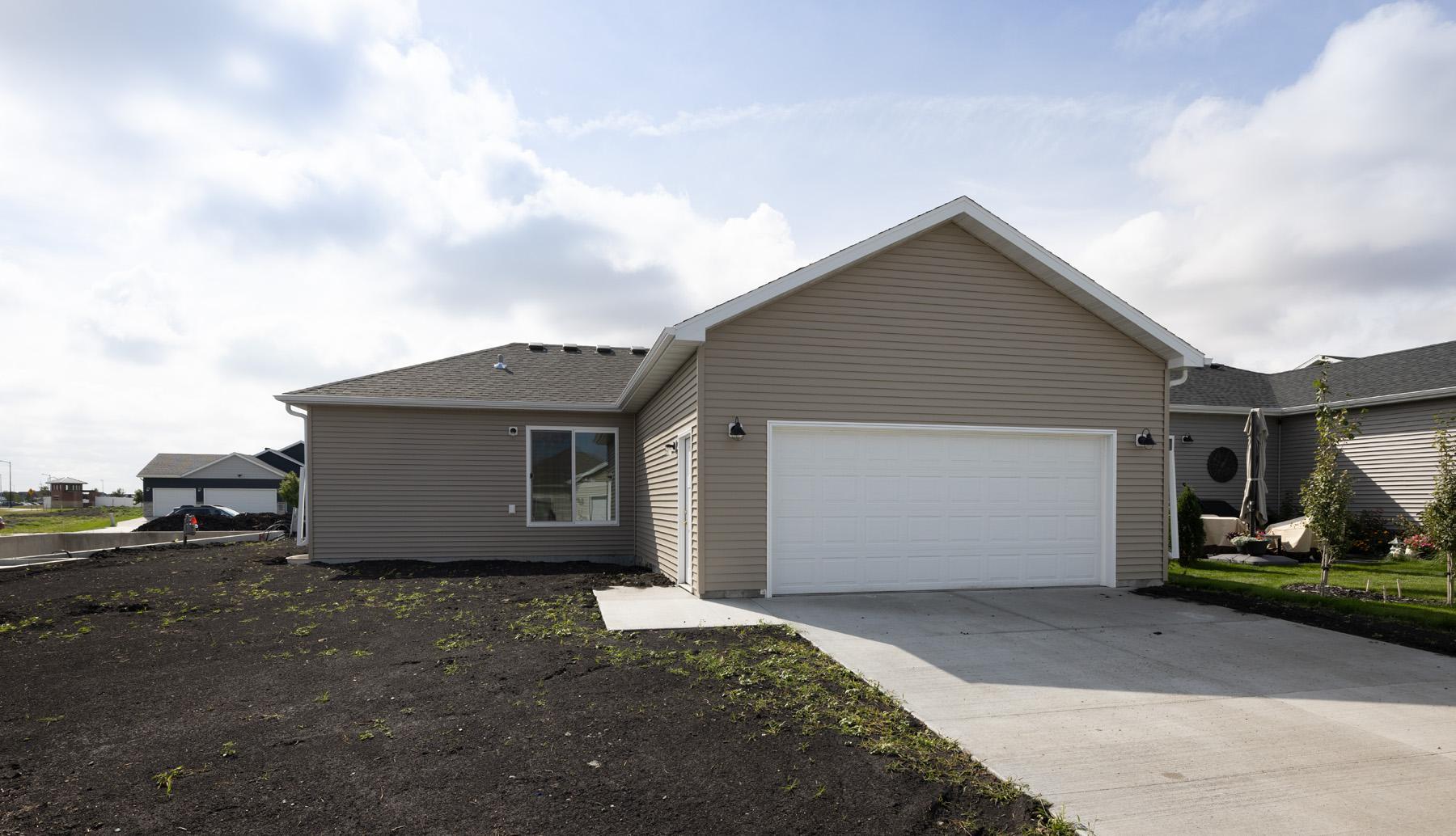 2026 single family home for sale at 2575 Golden Lane S in Fargo, ND — 4 bed, 3 bath (photo 2 of 44)