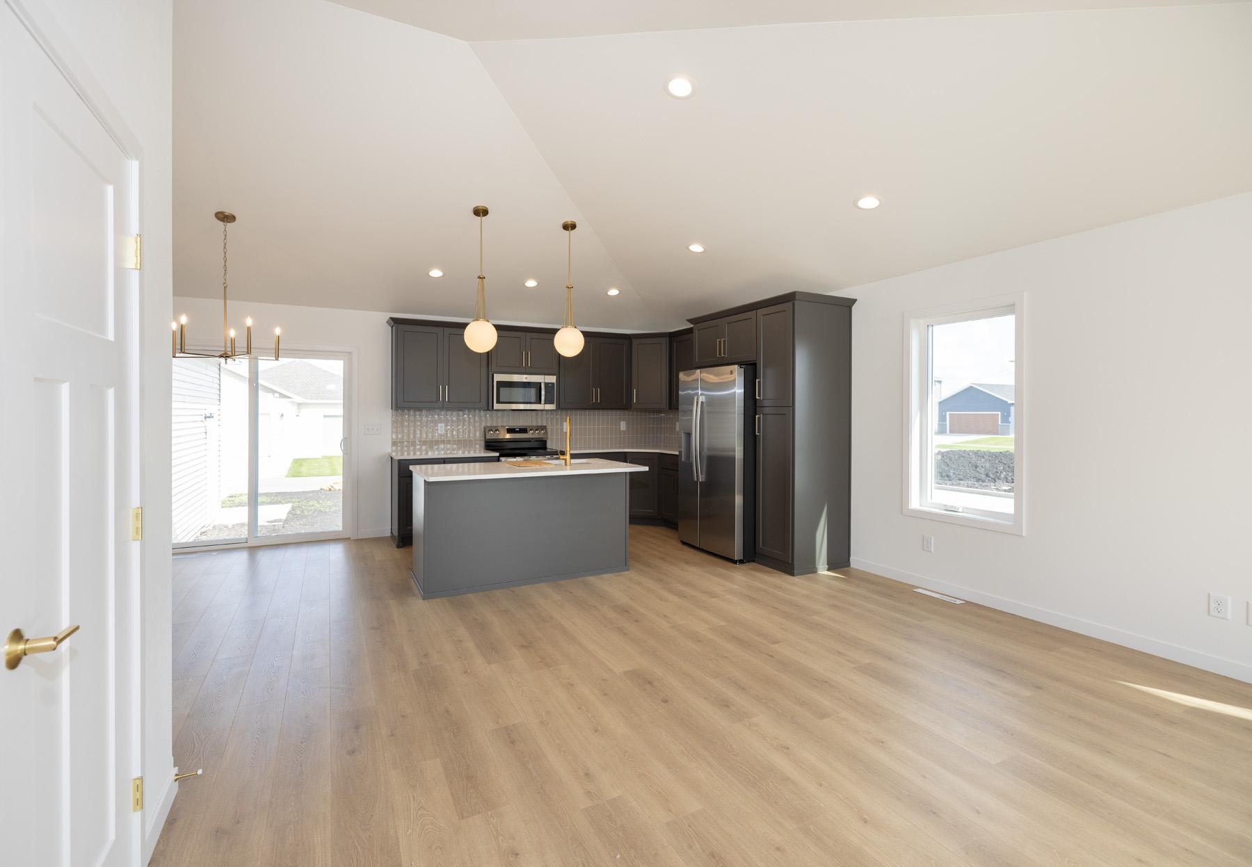 2026 single family home for sale at 2575 Golden Lane S in Fargo, ND — 4 bed, 3 bath (photo 4 of 44)