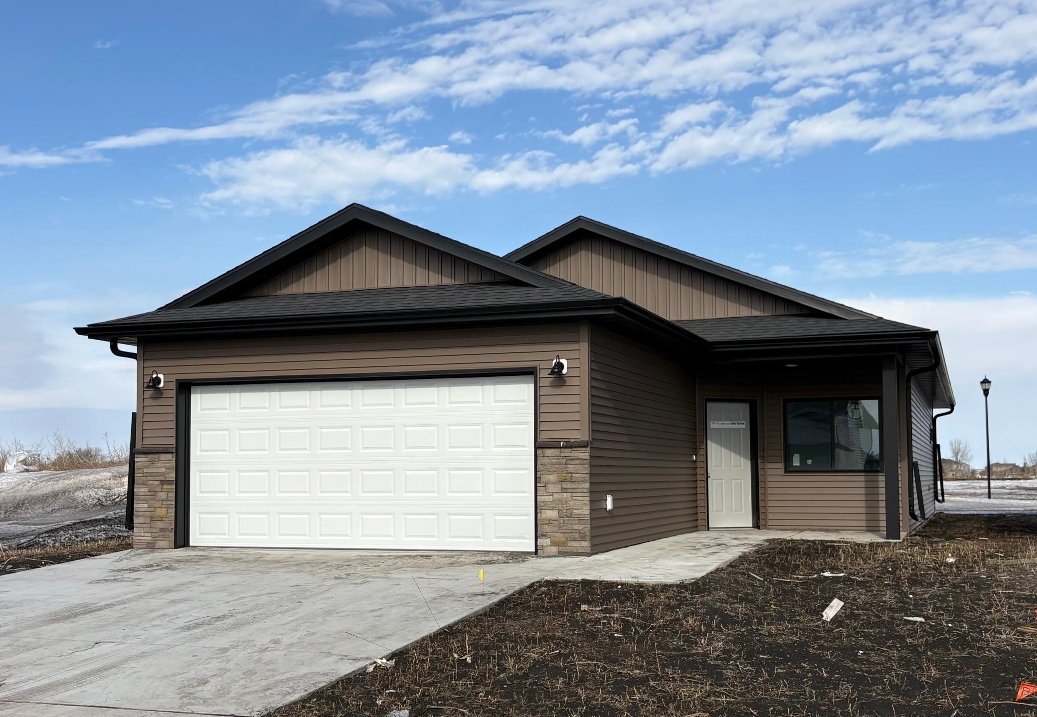 2026 single family home for sale at 3842 Prairie Lane in Moorhead, MN — 3 bed, 2 bath (photo 11 of 18)