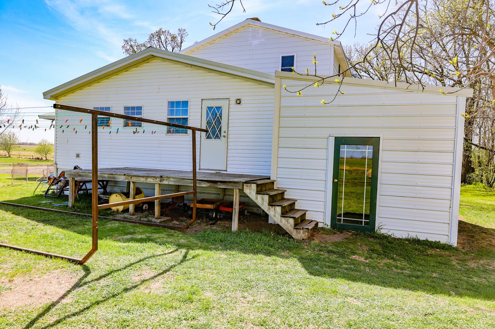 1995 single family home for sale at 28396 570th Avenue in Deer Creek, MN — 5 bed, 1 bath (photo 6 of 43)