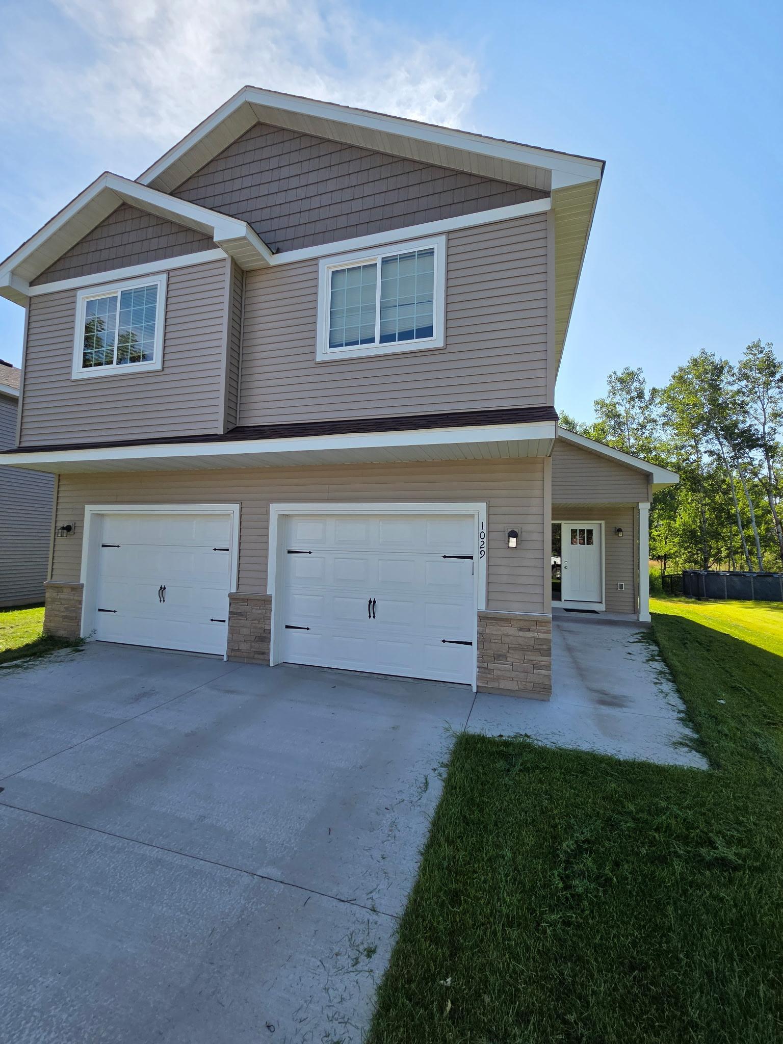 2025 single family home for sale at 1029 Holton Ave in Brainerd, MN — 4 bed, 3 bath (photo 2 of 17)