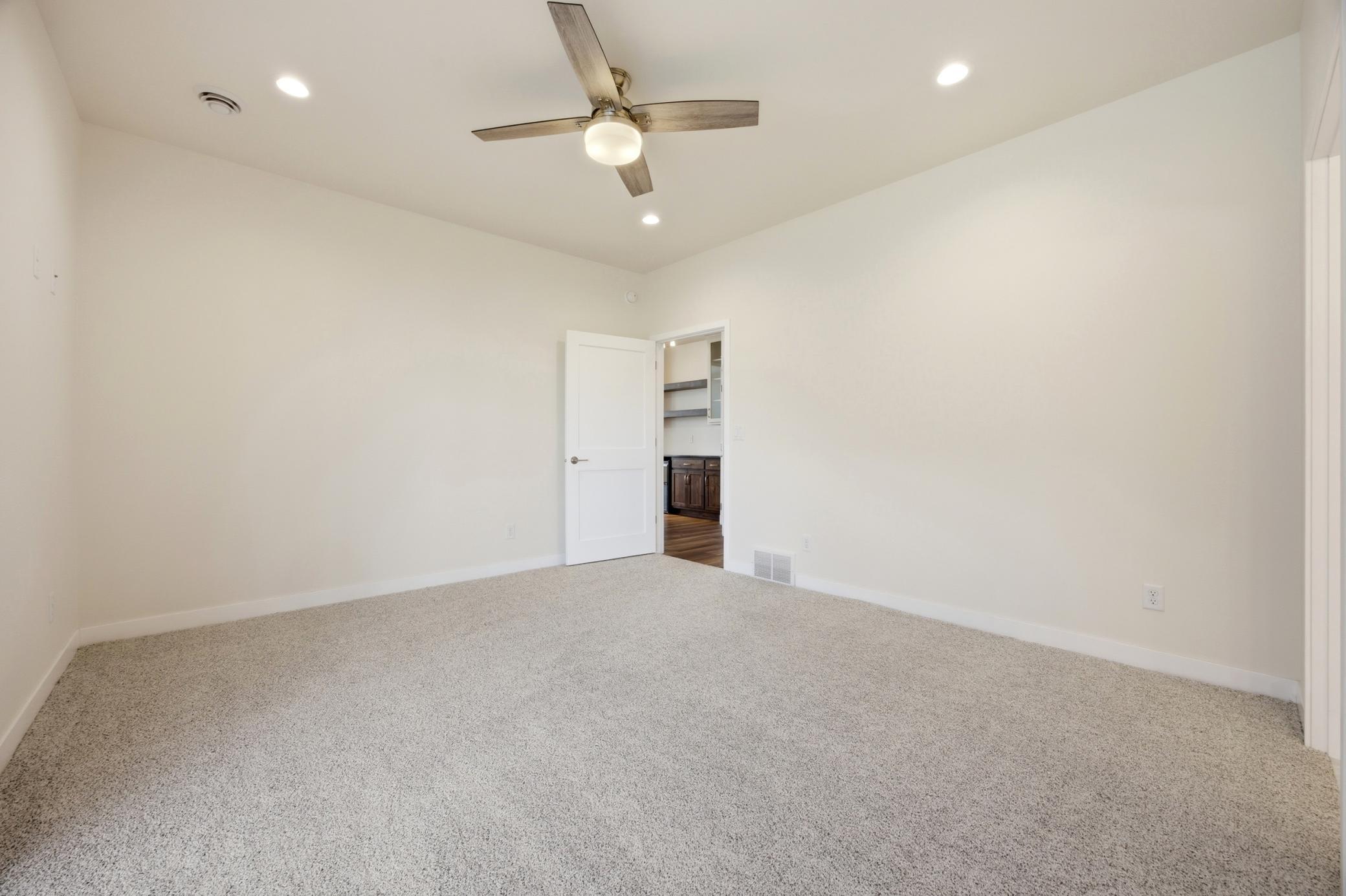 2025 single family home for sale at 4312 23rd Avenue S in Moorhead, MN — 3 bed, 3 bath (photo 13 of 35)