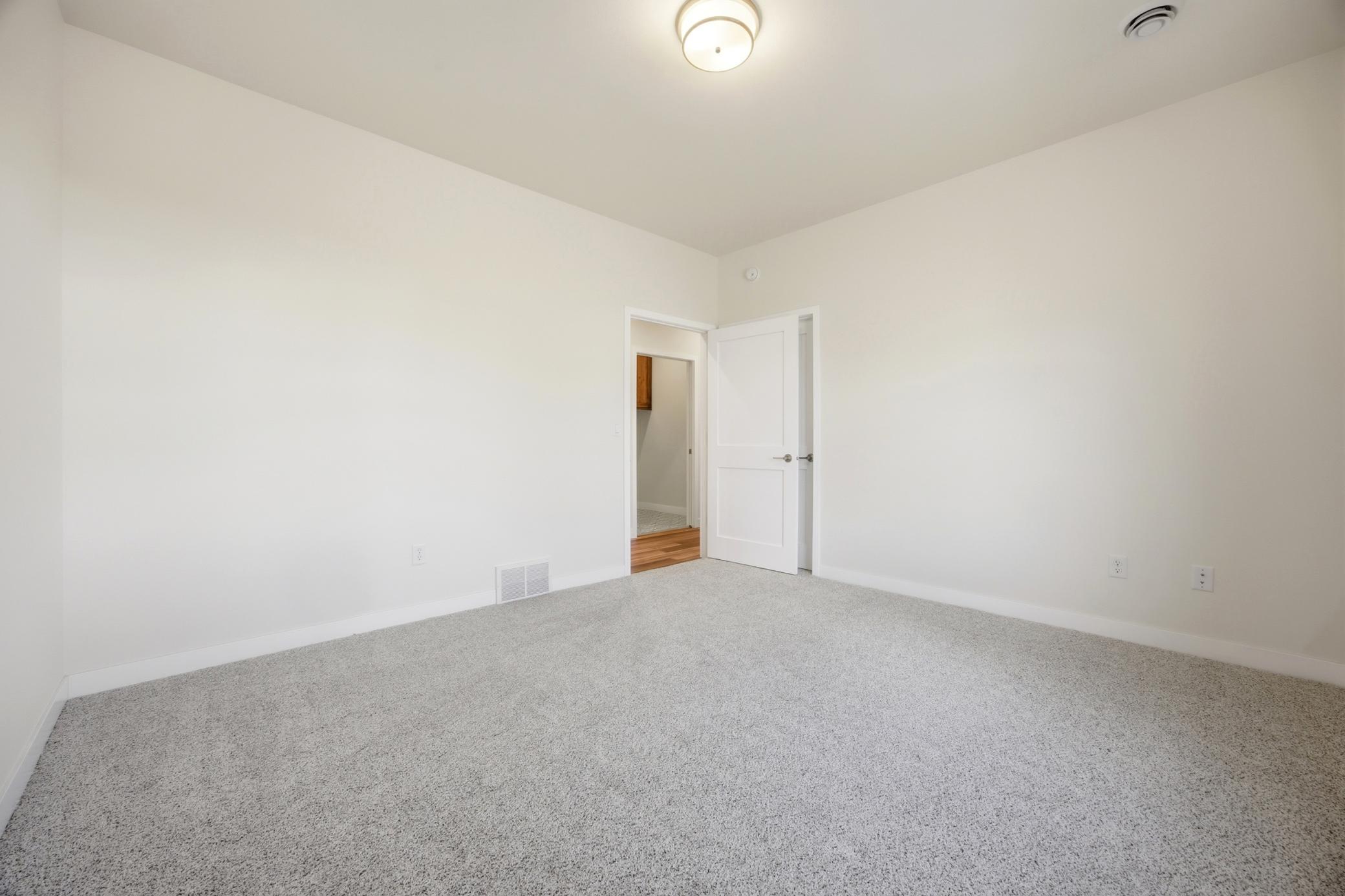 2025 single family home for sale at 4312 23rd Avenue S in Moorhead, MN — 3 bed, 3 bath (photo 18 of 35)