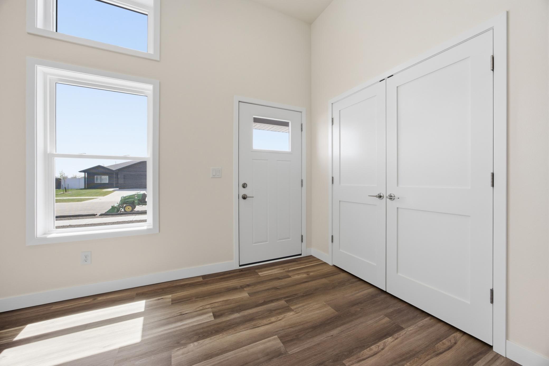 2025 single family home for sale at 4312 23rd Avenue S in Moorhead, MN — 3 bed, 3 bath (photo 3 of 35)