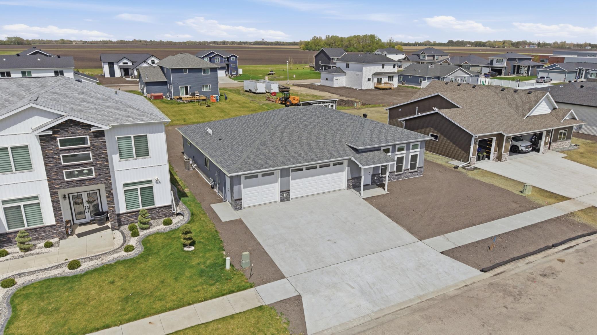 2025 single family home for sale at 4312 23rd Avenue S in Moorhead, MN — 3 bed, 3 bath (photo 27 of 35)