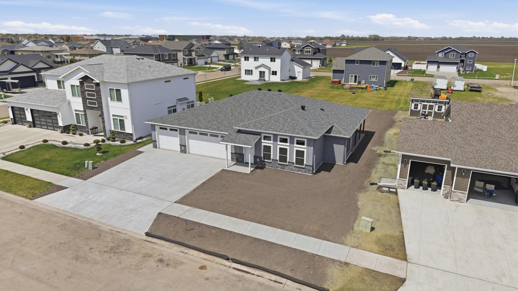 2025 single family home for sale at 4312 23rd Avenue S in Moorhead, MN — 3 bed, 3 bath (photo 28 of 35)