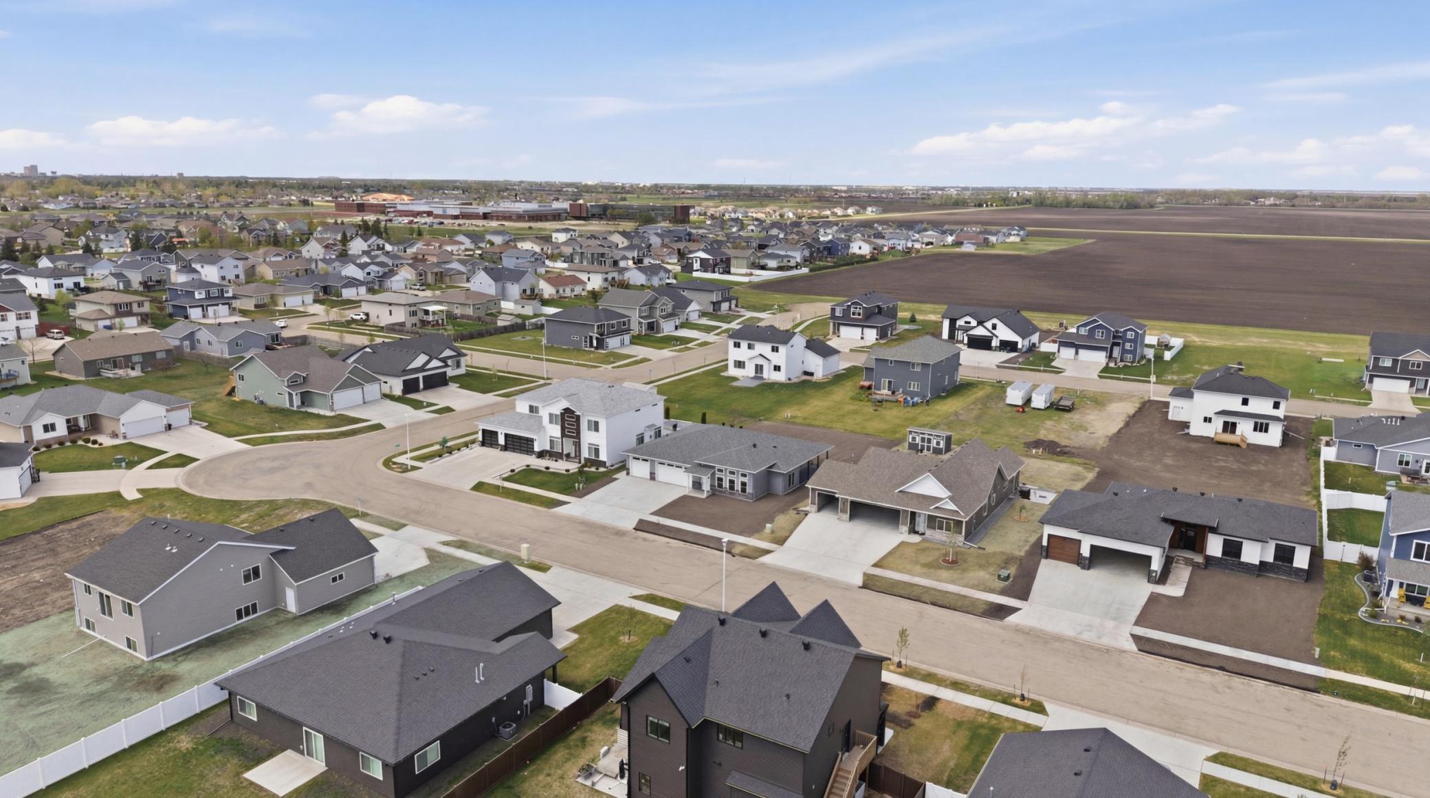 2025 single family home for sale at 4312 23rd Avenue S in Moorhead, MN — 3 bed, 3 bath (photo 35 of 35)