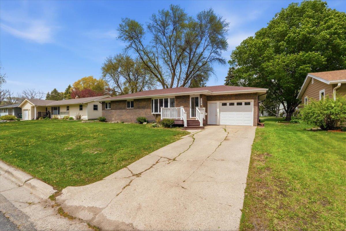 1964 single family home for sale at 248 Wegener Drive in Breckenridge, MN — 5 bed, 2 bath (photo 5 of 72)