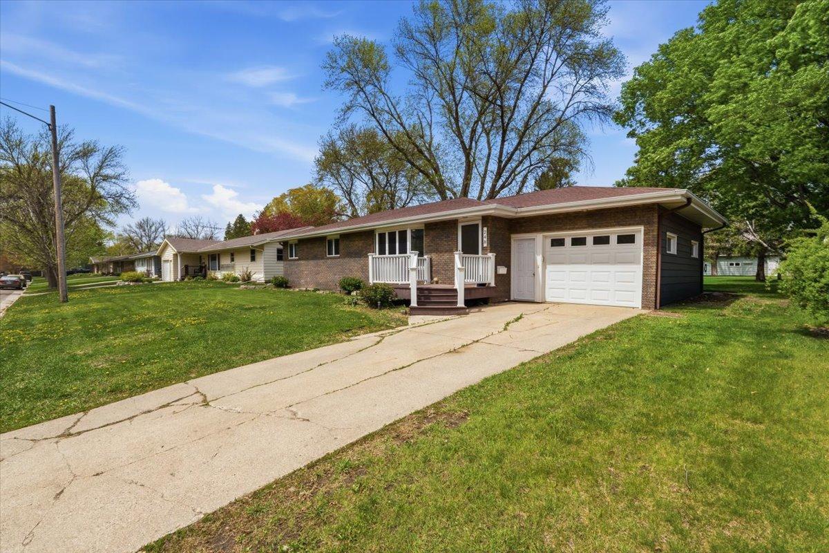 1964 single family home for sale at 248 Wegener Drive in Breckenridge, MN — 5 bed, 2 bath (photo 6 of 72)