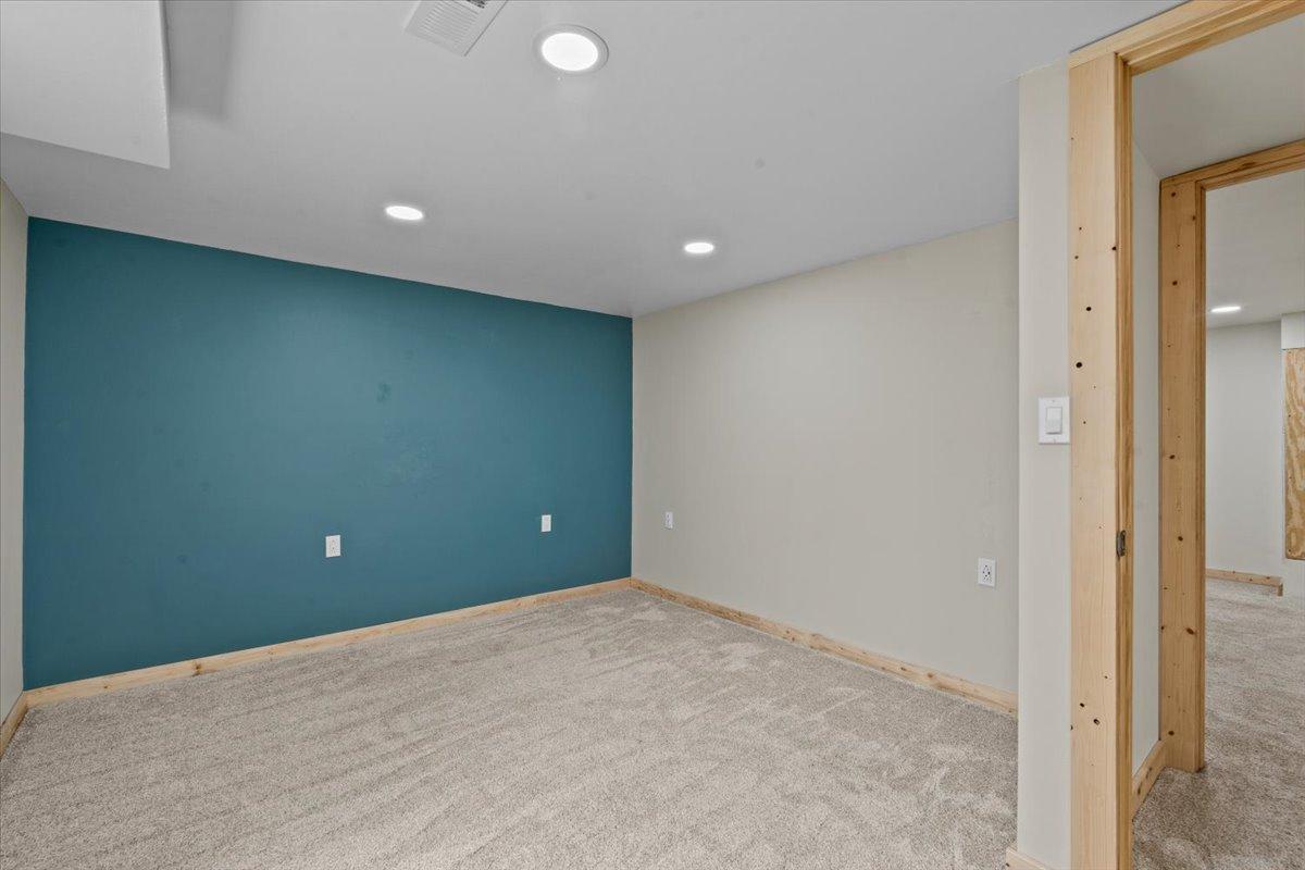 1964 single family home for sale at 248 Wegener Drive in Breckenridge, MN — 5 bed, 2 bath (photo 56 of 72)