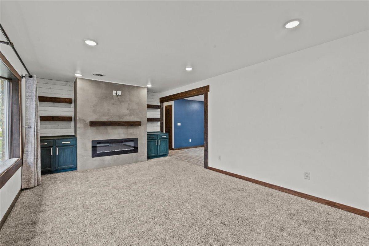 1964 single family home for sale at 248 Wegener Drive in Breckenridge, MN — 5 bed, 2 bath (photo 8 of 72)