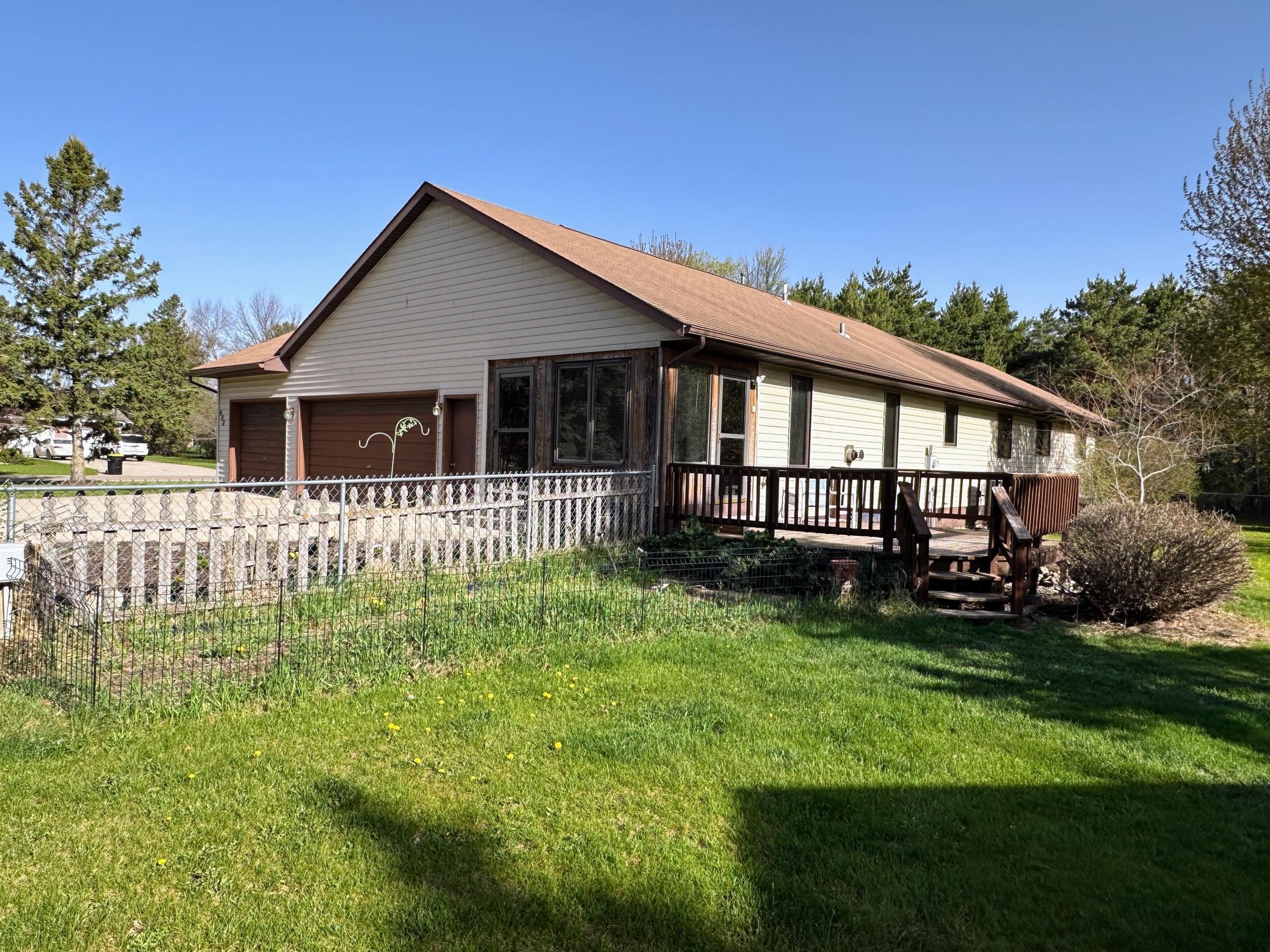 1993 single family home for sale at 608 Pinetree Drive in Perham, MN — 5 bed, 4 bath (photo 6 of 41)
