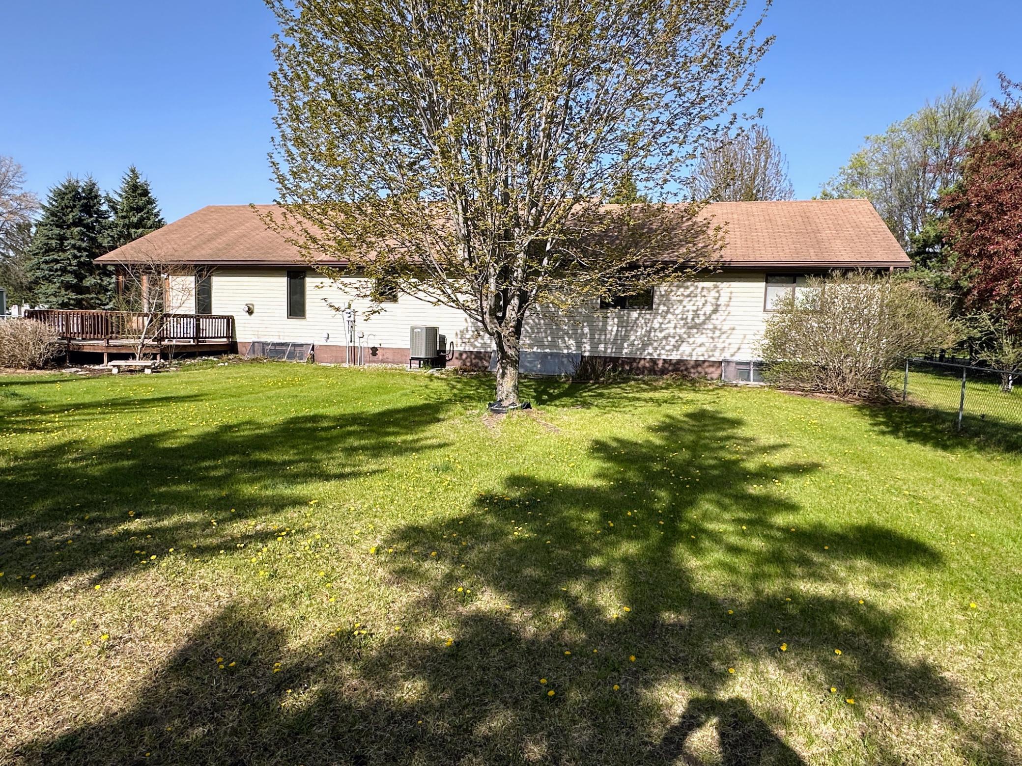 1993 single family home for sale at 608 Pinetree Drive in Perham, MN — 5 bed, 4 bath (photo 8 of 41)