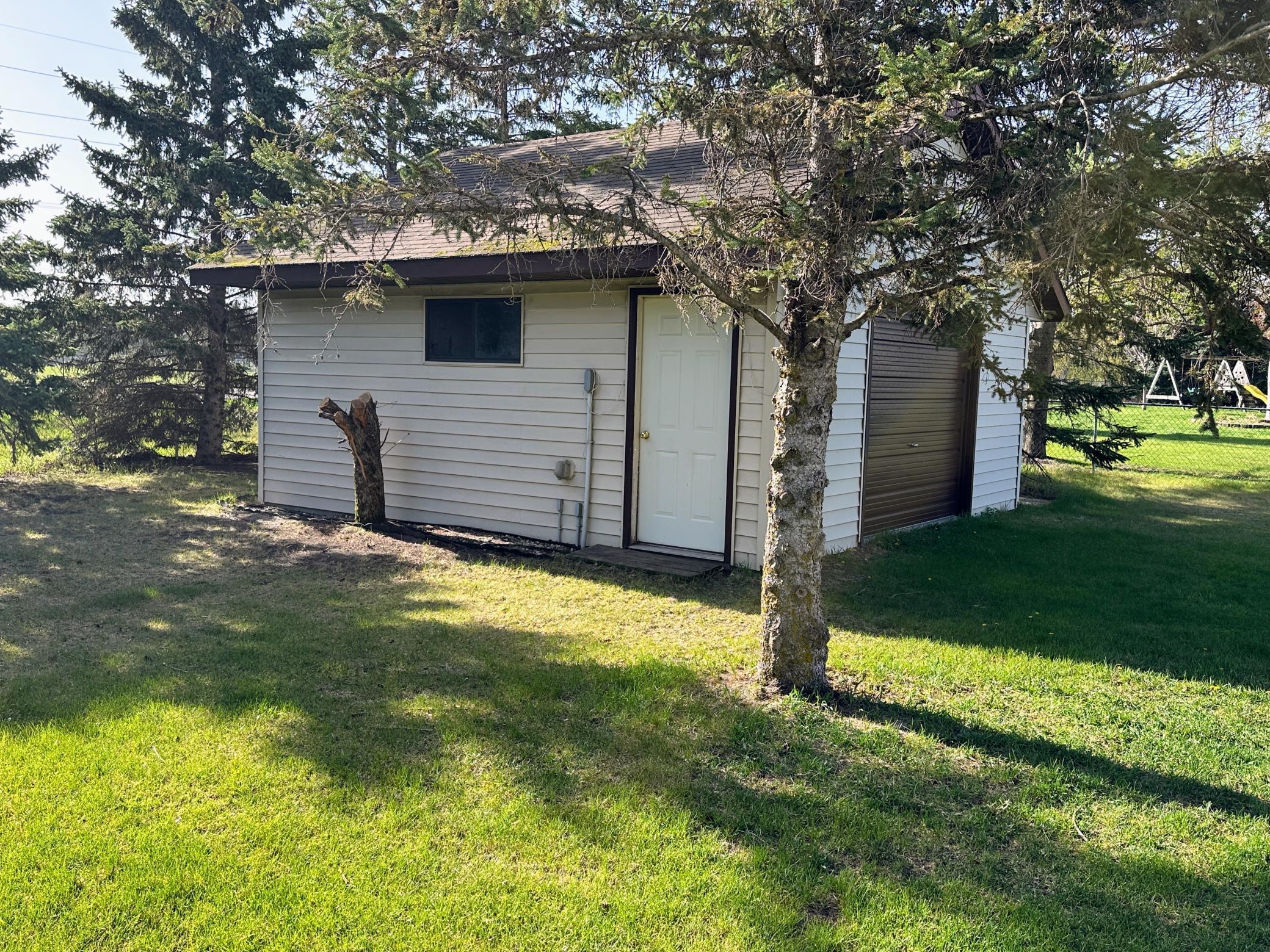 1993 single family home for sale at 608 Pinetree Drive in Perham, MN — 5 bed, 4 bath (photo 10 of 41)