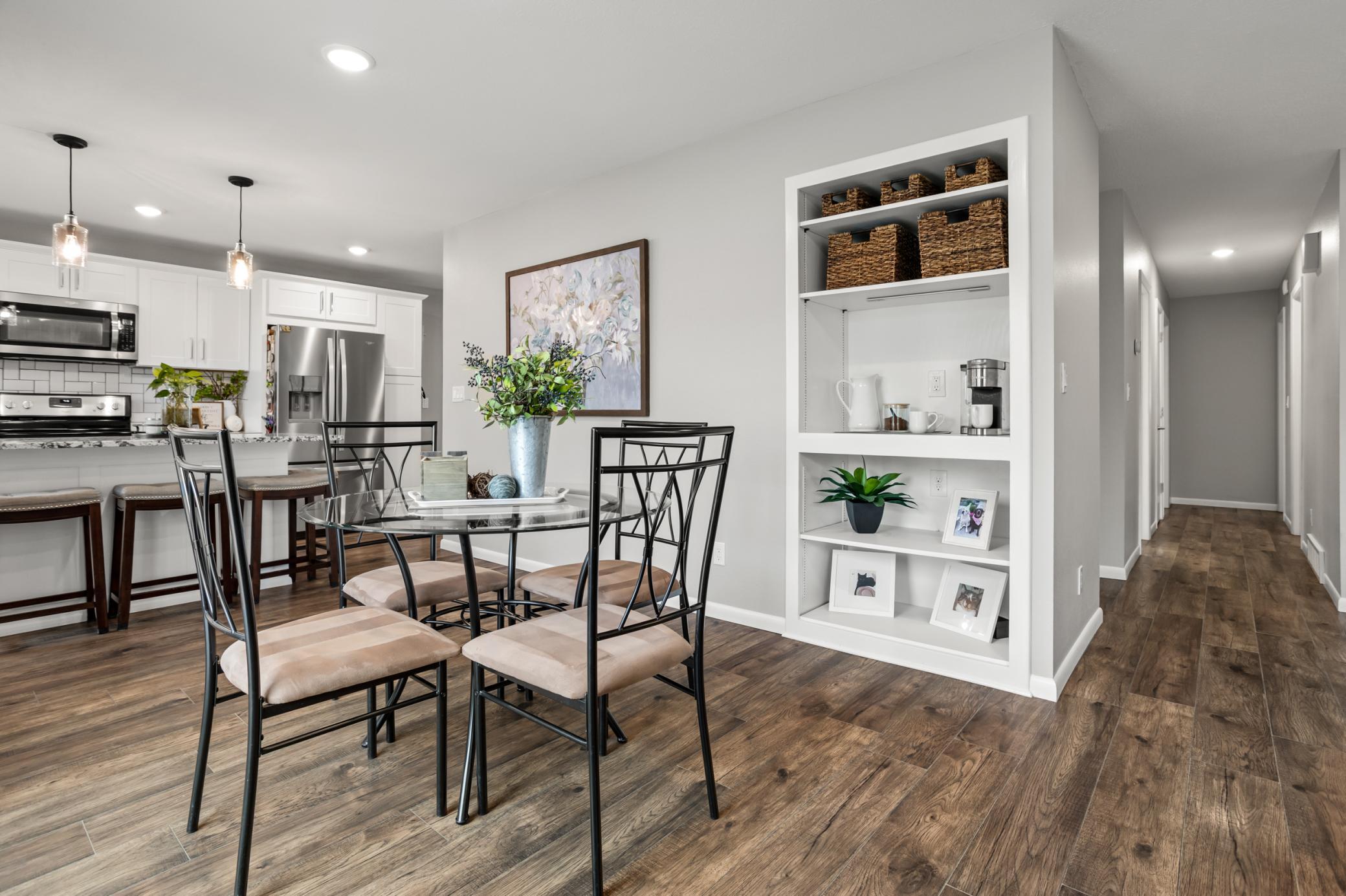 1976 single family home for sale at 1437 E Gateway Circle S in Fargo, ND — 3 bed, 3 bath (photo 11 of 45)