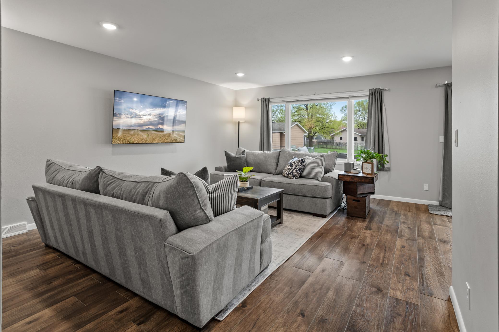 1976 single family home for sale at 1437 E Gateway Circle S in Fargo, ND — 3 bed, 3 bath (photo 14 of 45)