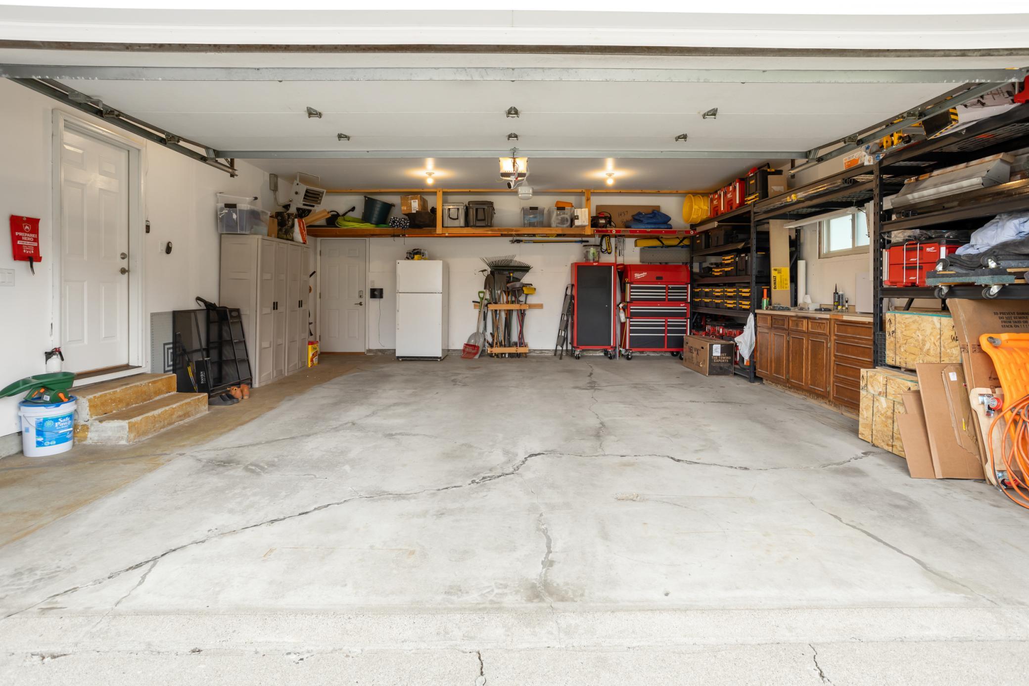 1976 single family home for sale at 1437 E Gateway Circle S in Fargo, ND — 3 bed, 3 bath (photo 38 of 45)