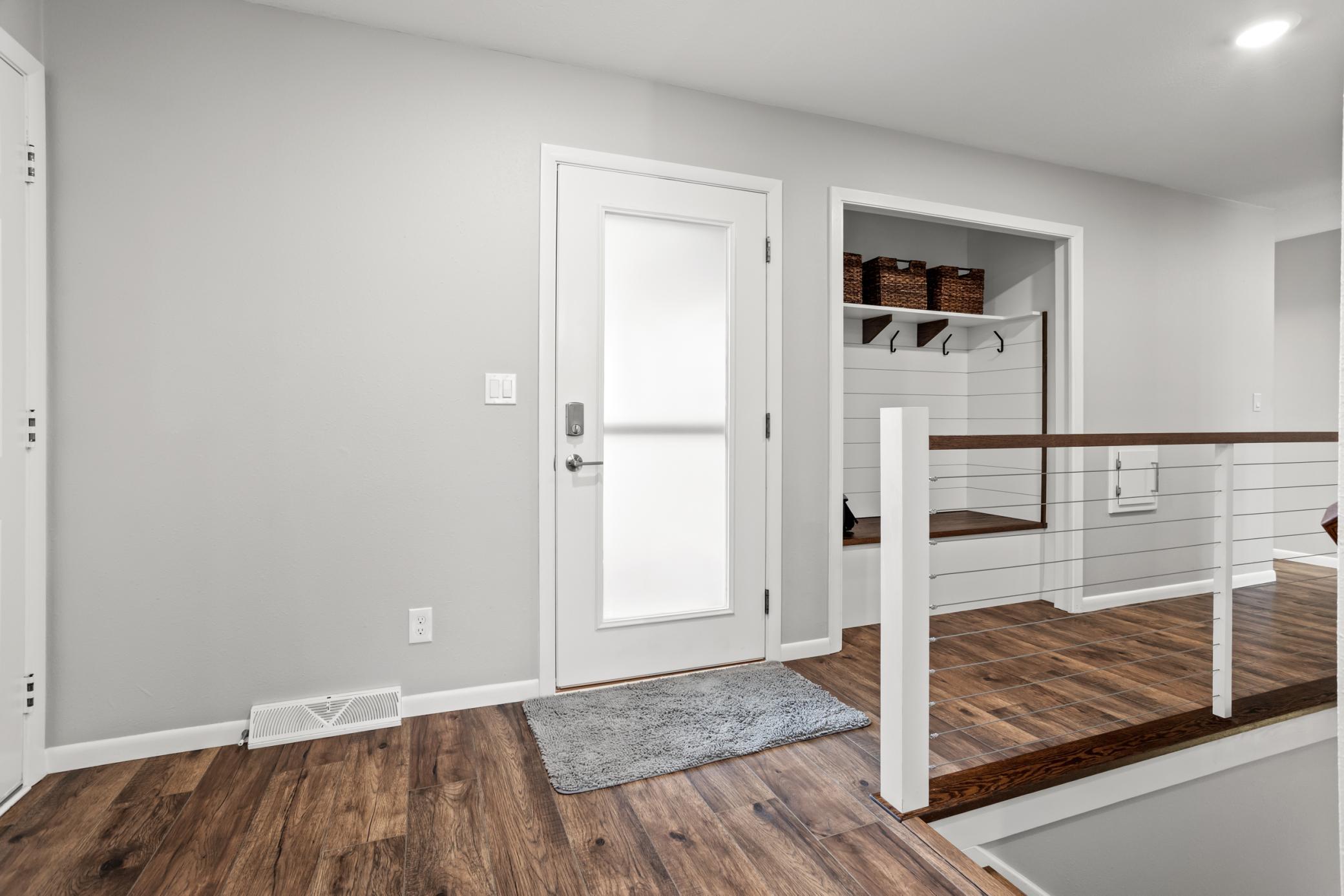 1976 single family home for sale at 1437 E Gateway Circle S in Fargo, ND — 3 bed, 3 bath (photo 5 of 45)