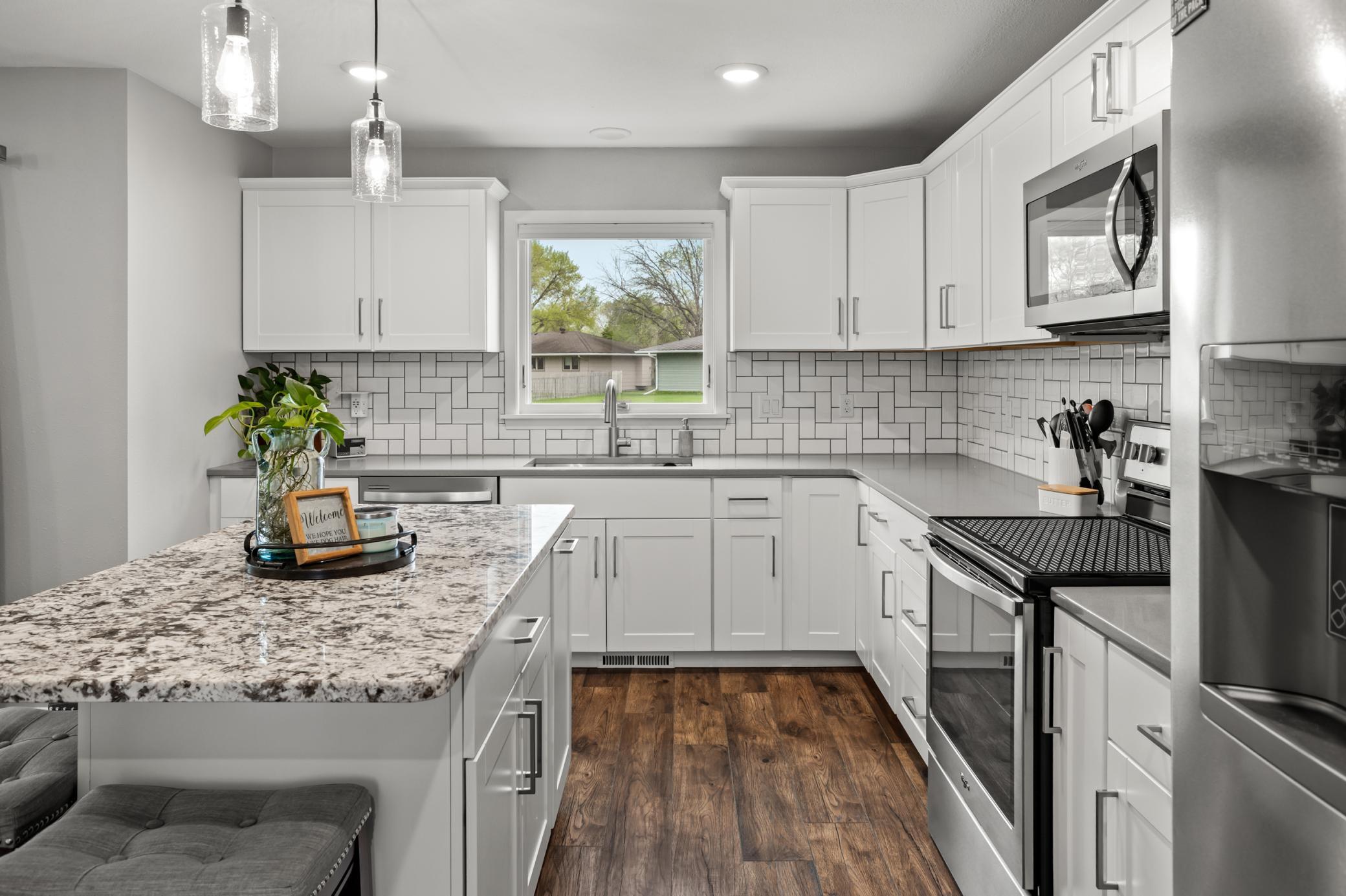 1976 single family home for sale at 1437 E Gateway Circle S in Fargo, ND — 3 bed, 3 bath (photo 6 of 45)