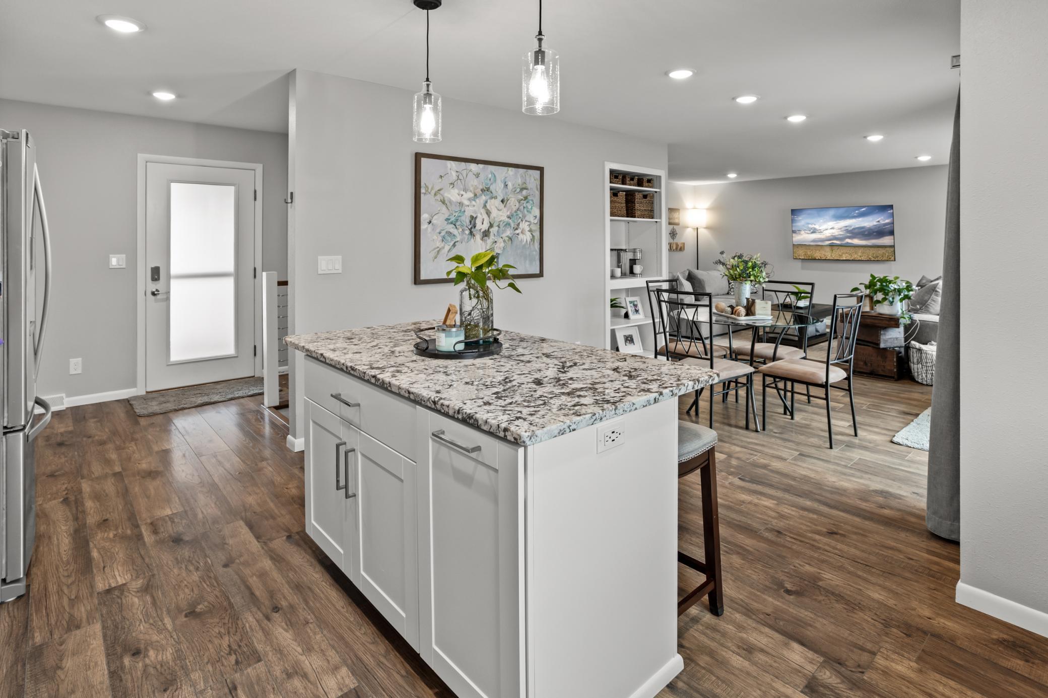 1976 single family home for sale at 1437 E Gateway Circle S in Fargo, ND — 3 bed, 3 bath (photo 8 of 45)