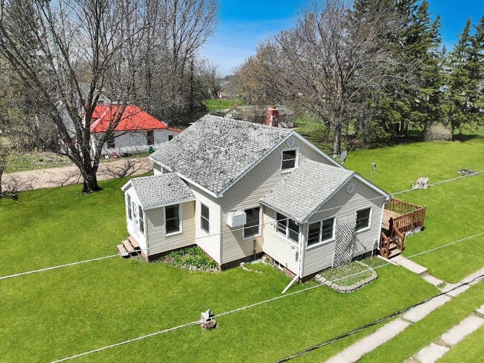 1940 single family home for sale at 350 River Avenue in Middle River, MN — 2 bed, 1 bath (photo 2 of 24)