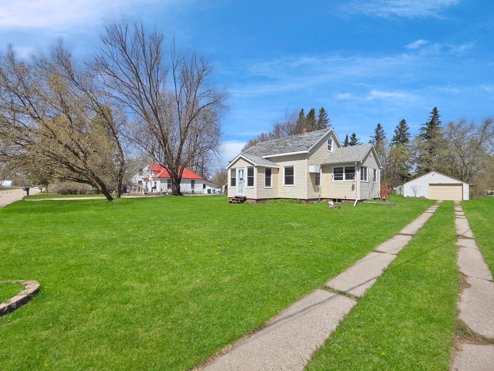 1940 single family home for sale at 350 River Avenue in Middle River, MN — 2 bed, 1 bath (photo 16 of 24)