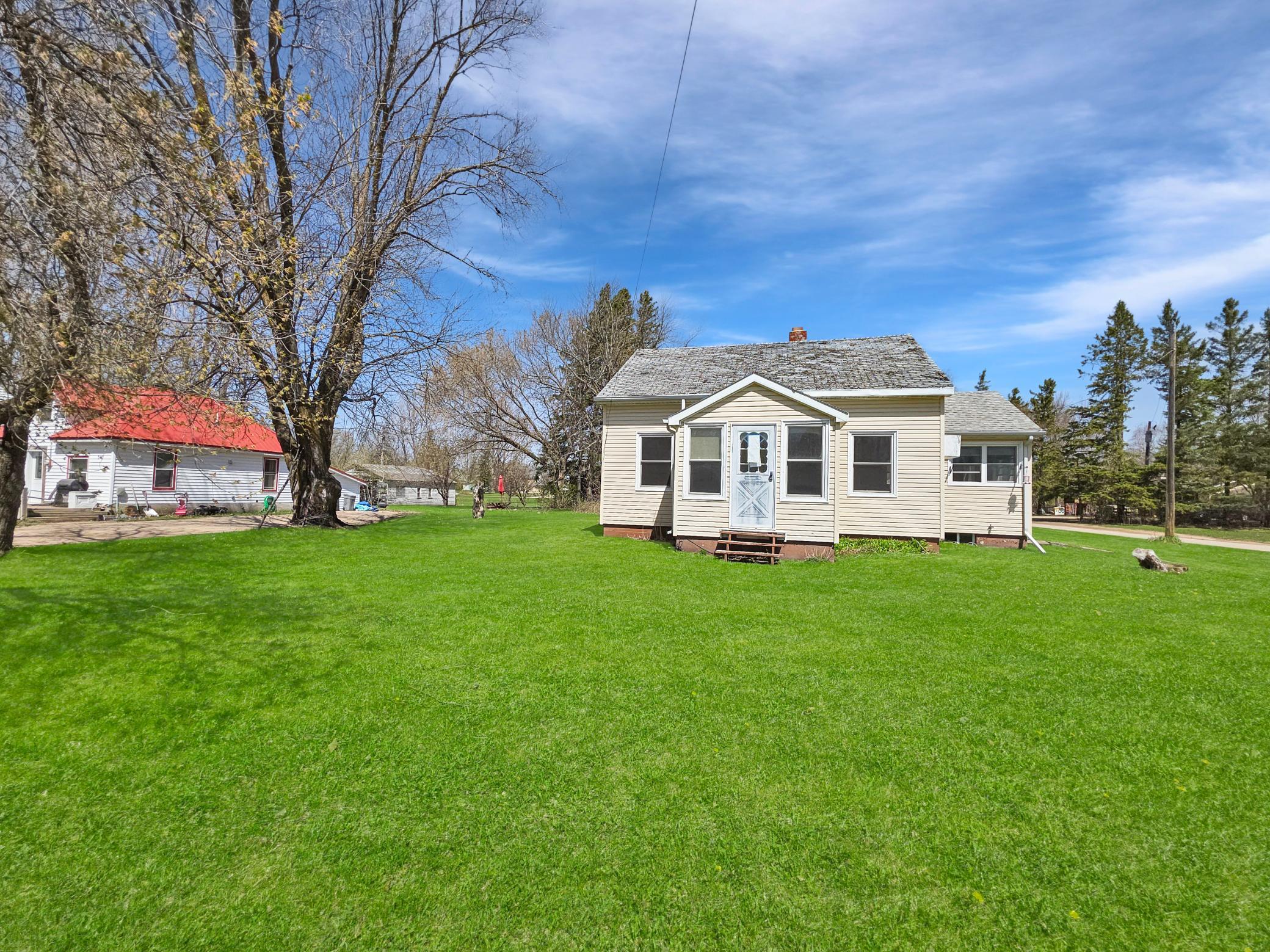 1940 single family home for sale at 350 River Avenue in Middle River, MN — 2 bed, 1 bath (photo 17 of 24)