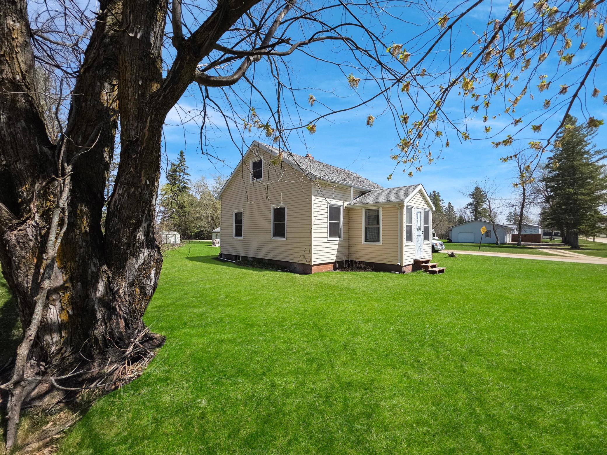 1940 single family home for sale at 350 River Avenue in Middle River, MN — 2 bed, 1 bath (photo 18 of 24)