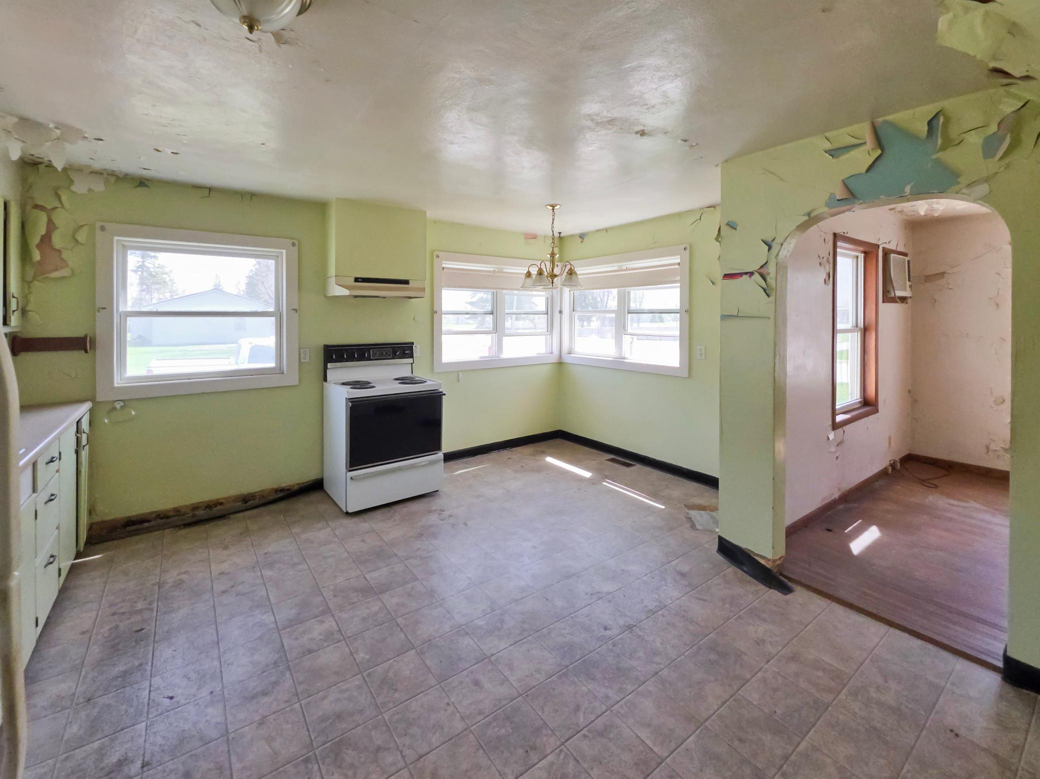 1940 single family home for sale at 350 River Avenue in Middle River, MN — 2 bed, 1 bath (photo 3 of 24)