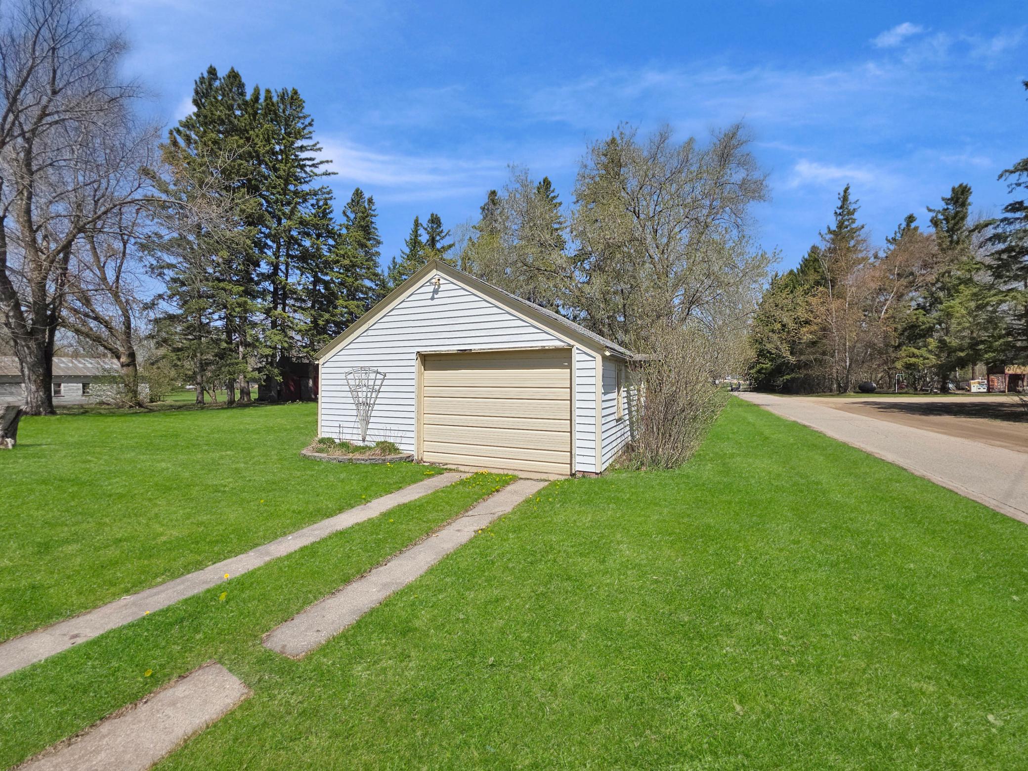 1940 single family home for sale at 350 River Avenue in Middle River, MN — 2 bed, 1 bath (photo 21 of 24)