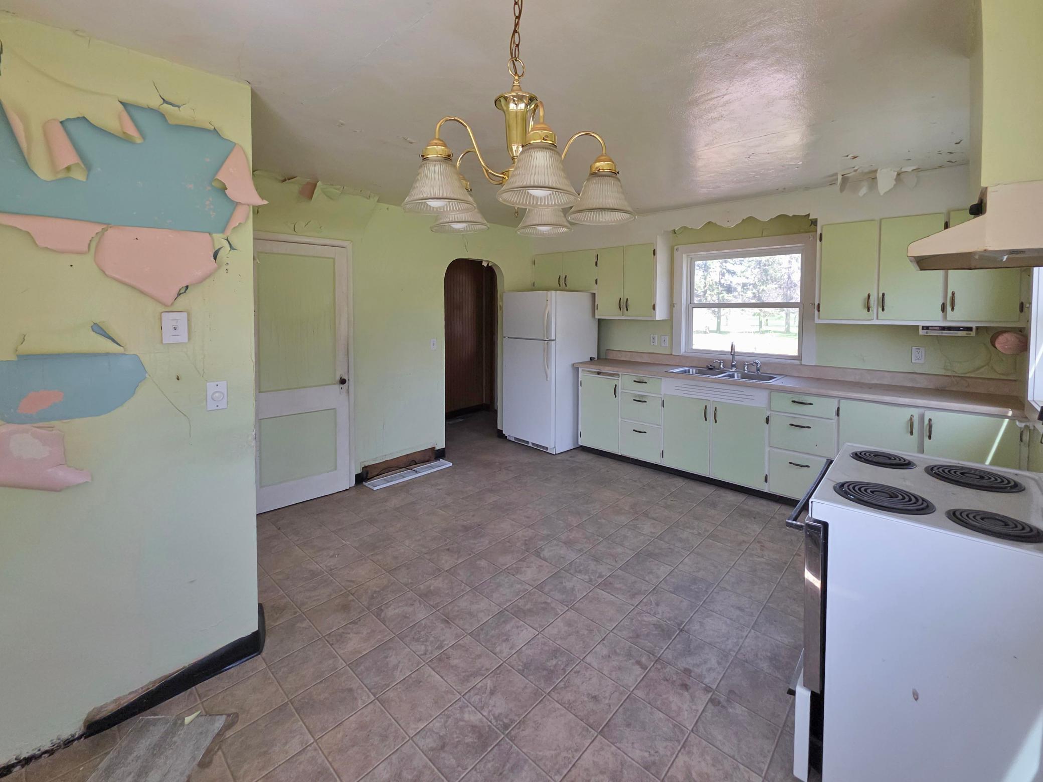 1940 single family home for sale at 350 River Avenue in Middle River, MN — 2 bed, 1 bath (photo 4 of 24)