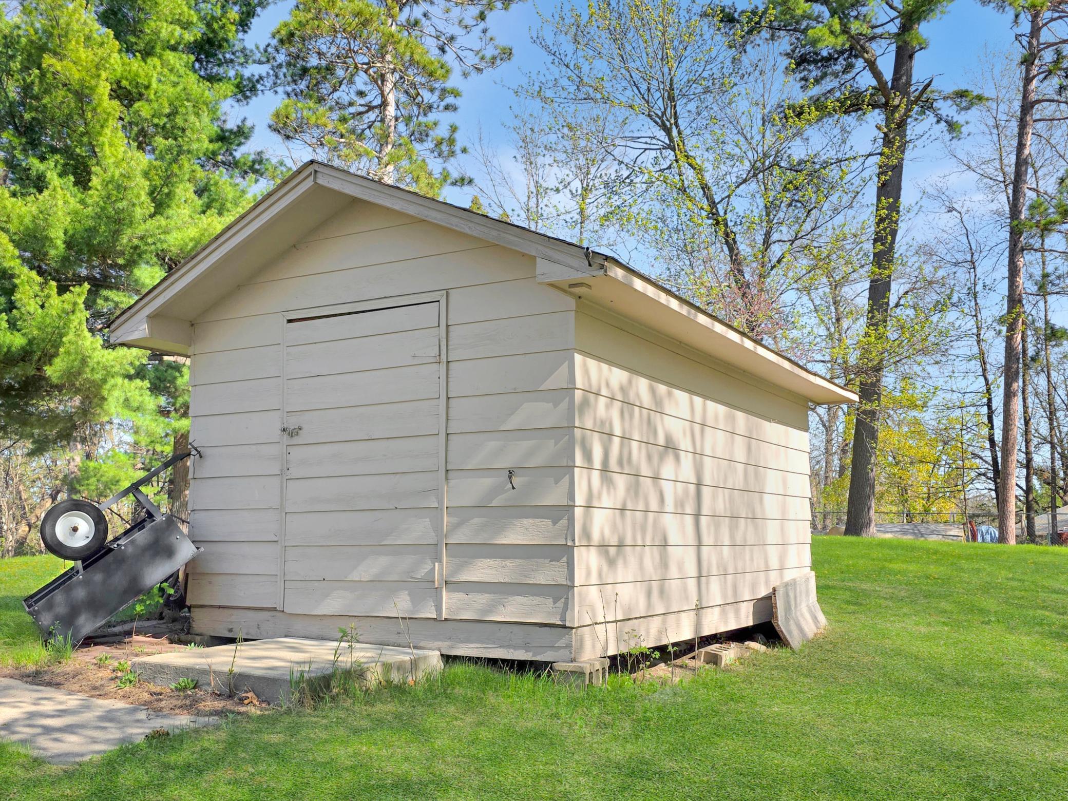1980 single family home for sale at 310 Wagonner Avenue E in Hackensack, MN — 3 bed, 2 bath (photo 25 of 29)