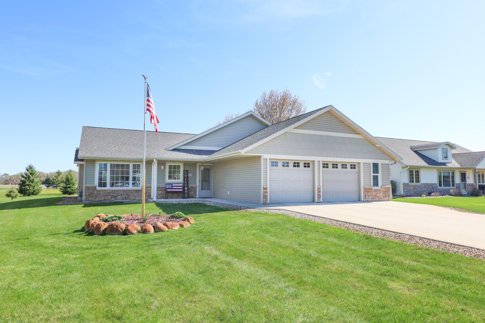 2009 home for sale at 635 Dewberry Lane in Alexandria, MN — 2 bed, 2 bath (photo 2 of 37)