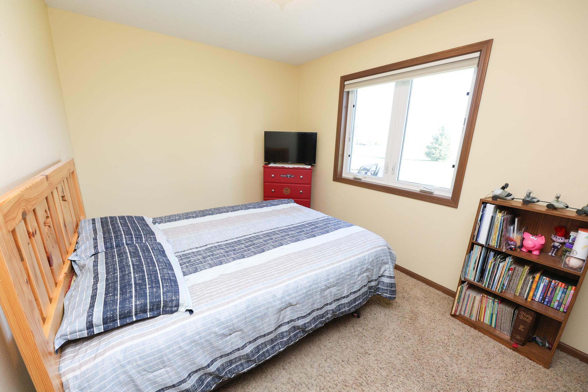 2009 home for sale at 635 Dewberry Lane in Alexandria, MN — 2 bed, 2 bath (photo 19 of 37)