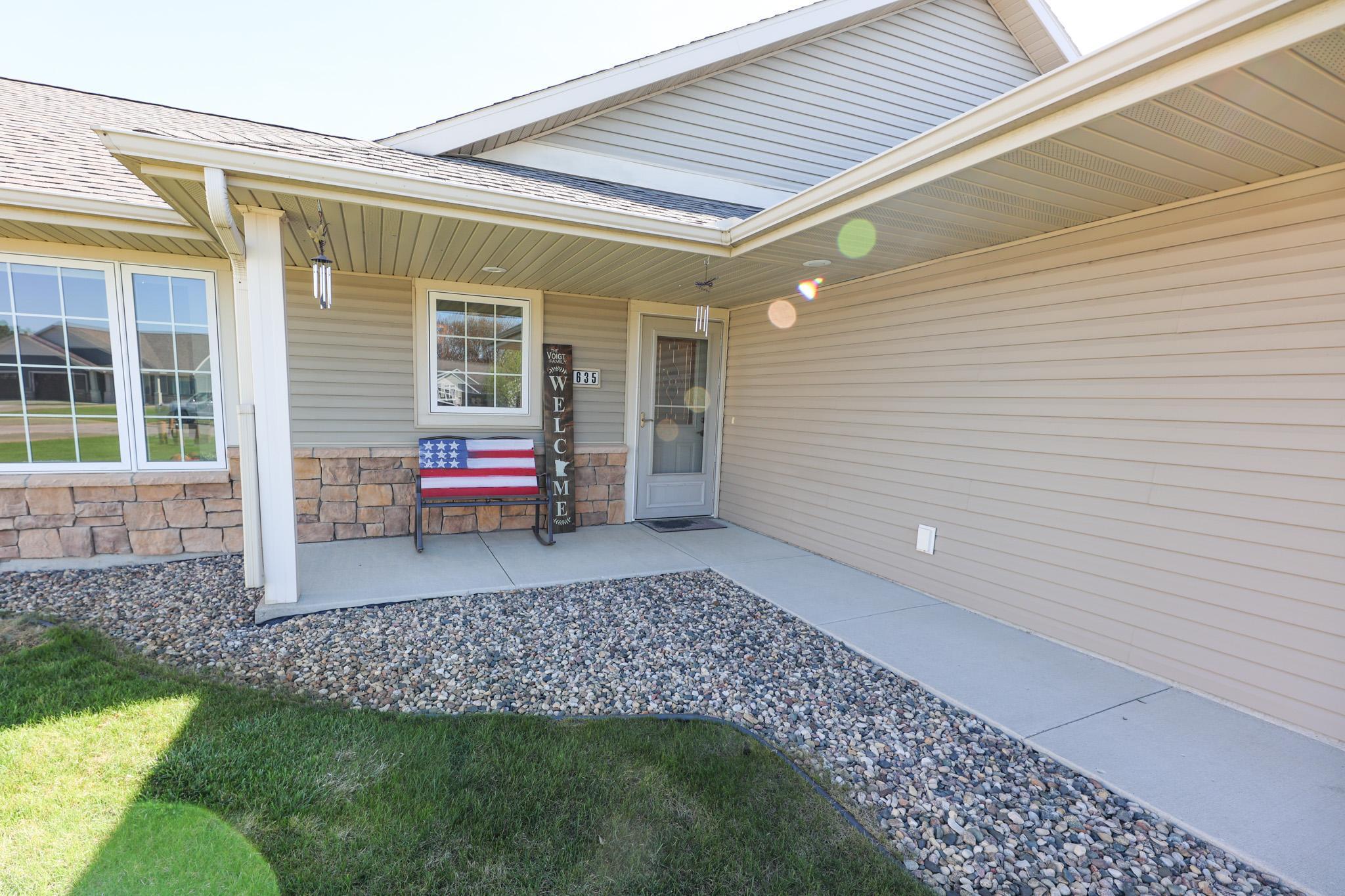 2009 home for sale at 635 Dewberry Lane in Alexandria, MN — 2 bed, 2 bath (photo 3 of 37)