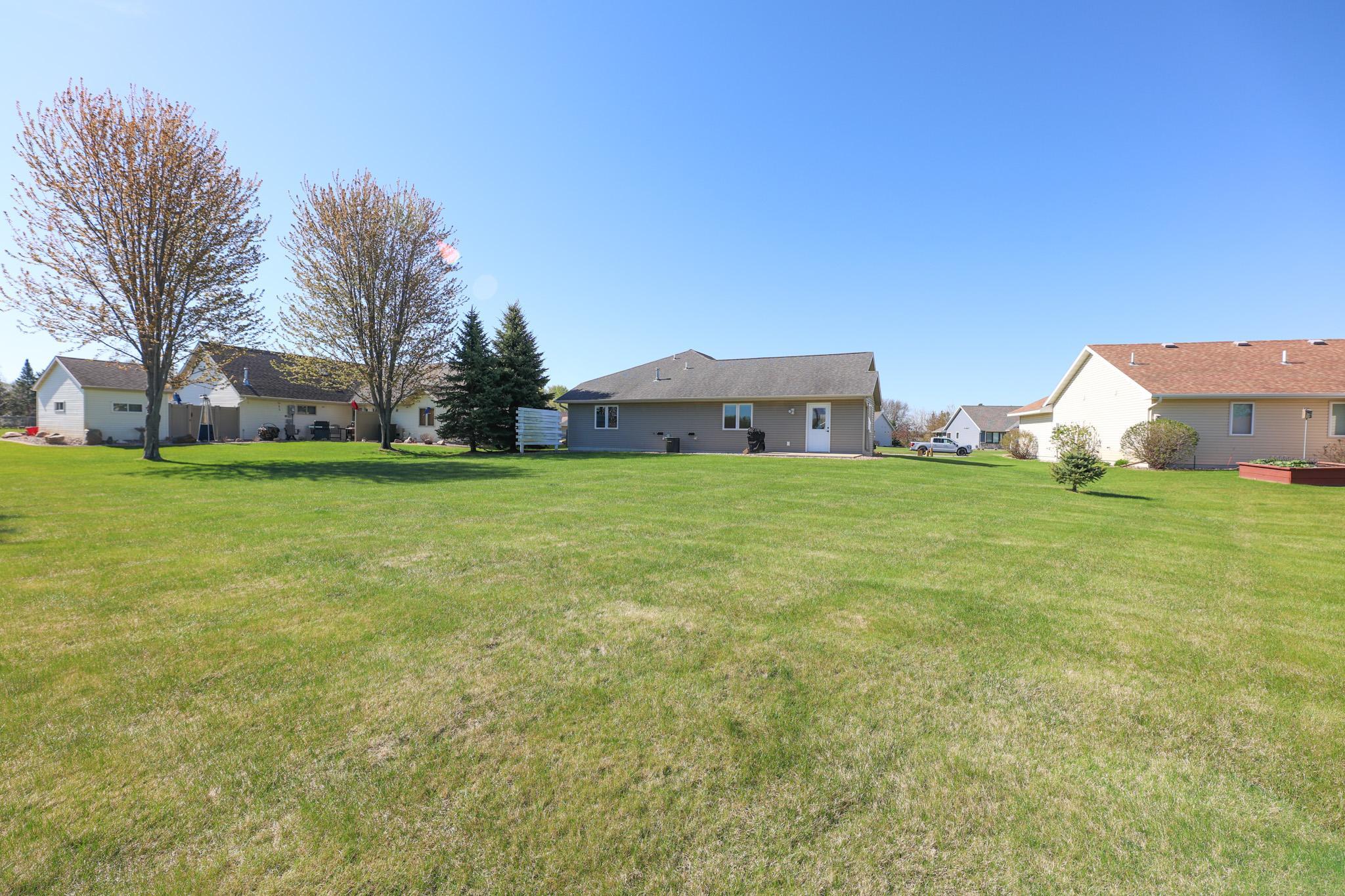 2009 home for sale at 635 Dewberry Lane in Alexandria, MN — 2 bed, 2 bath (photo 35 of 37)