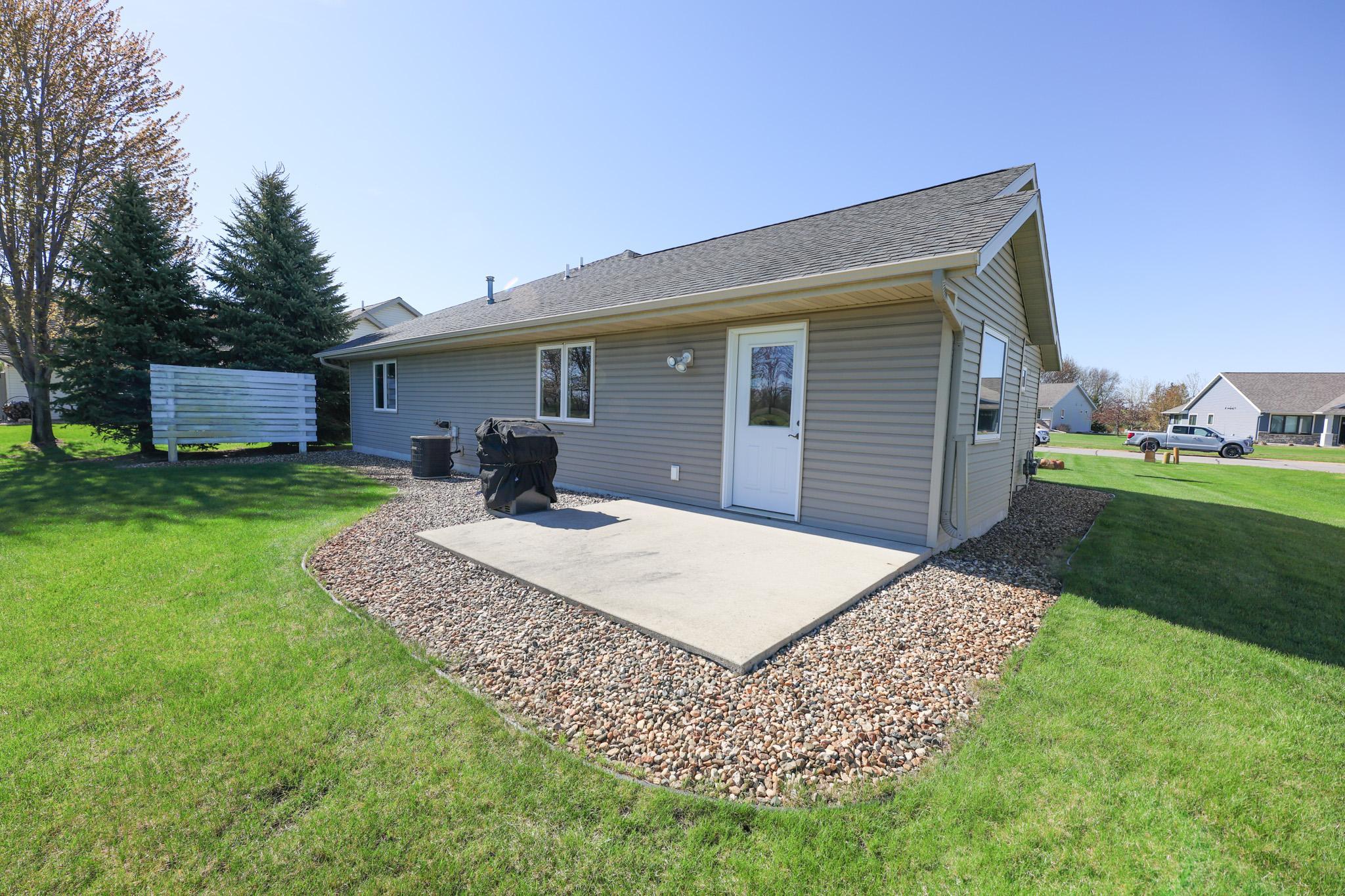 2009 home for sale at 635 Dewberry Lane in Alexandria, MN — 2 bed, 2 bath (photo 5 of 37)