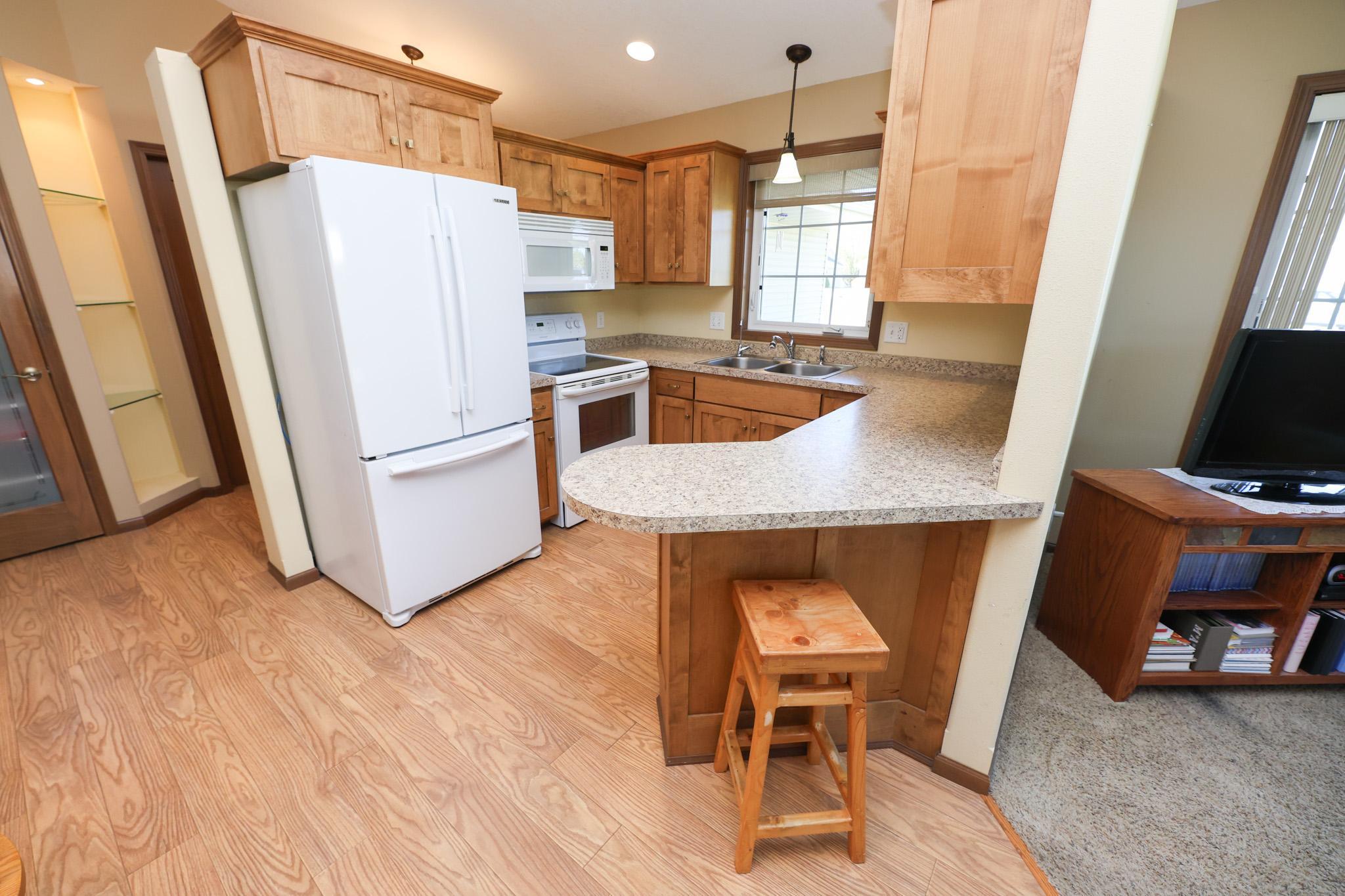 2009 home for sale at 635 Dewberry Lane in Alexandria, MN — 2 bed, 2 bath (photo 6 of 37)