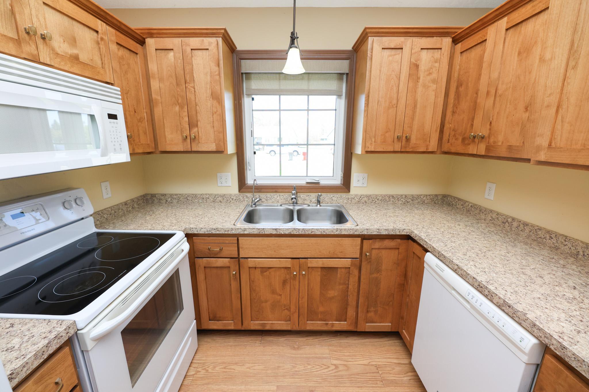 2009 home for sale at 635 Dewberry Lane in Alexandria, MN — 2 bed, 2 bath (photo 7 of 37)